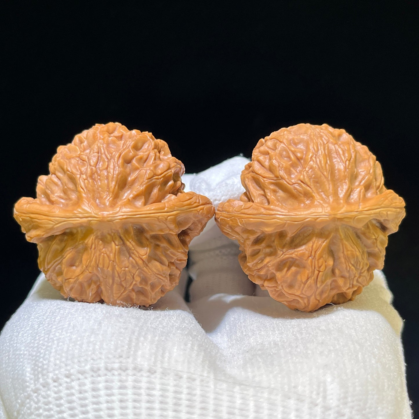 Gongdeng Lion Head (Palace Lantern) Scholar Walnuts Pair | 42.0mm x 41.0mm | Stock ID: GD-1103