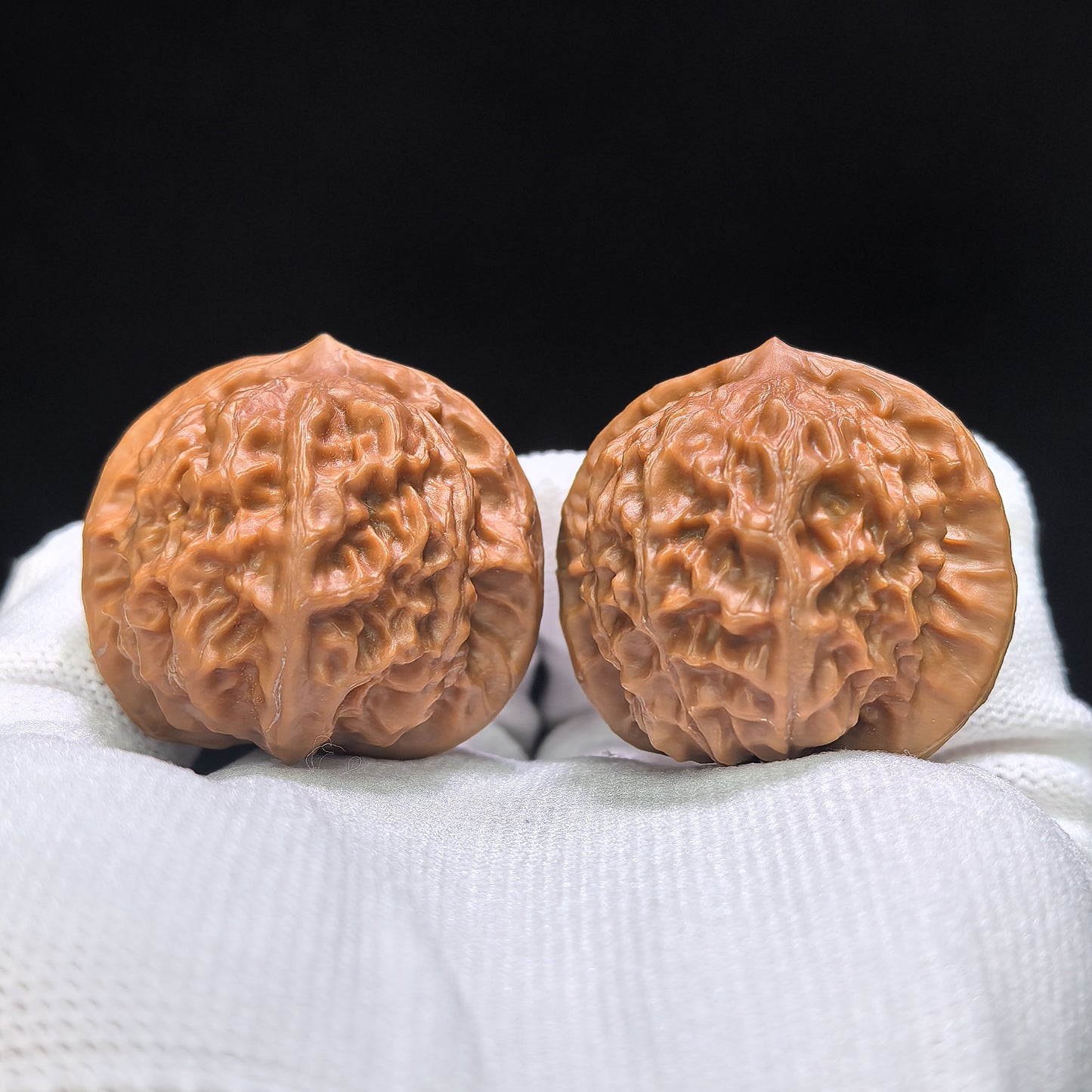 "Porcelain Doll" Ciwawa Wenwan Walnuts Pair | 37.0mm x 37.