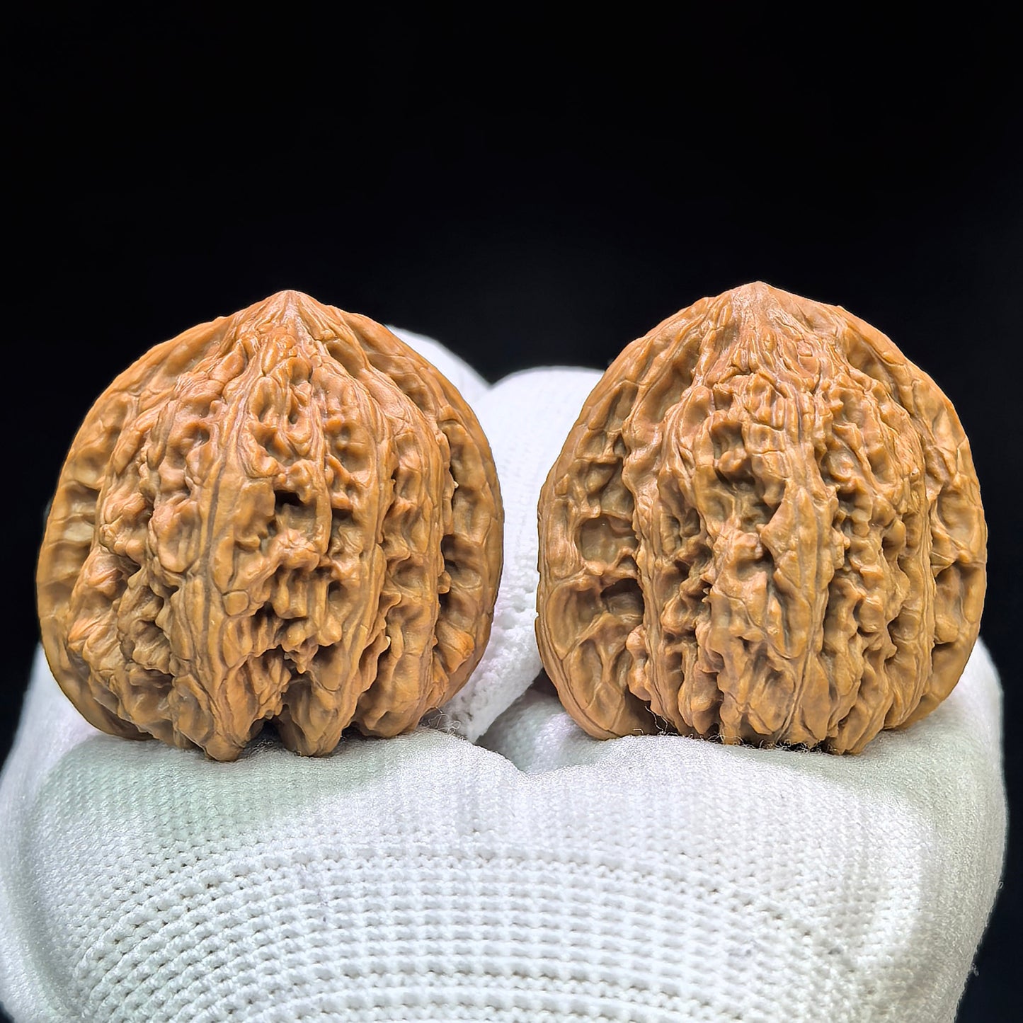 "Red Ruby / Red Gem" Hongbaoshi HBS-1601 Low-Profile Wenwan Walnuts Pair | 38.0mm x 39.0mm | HBS-1601