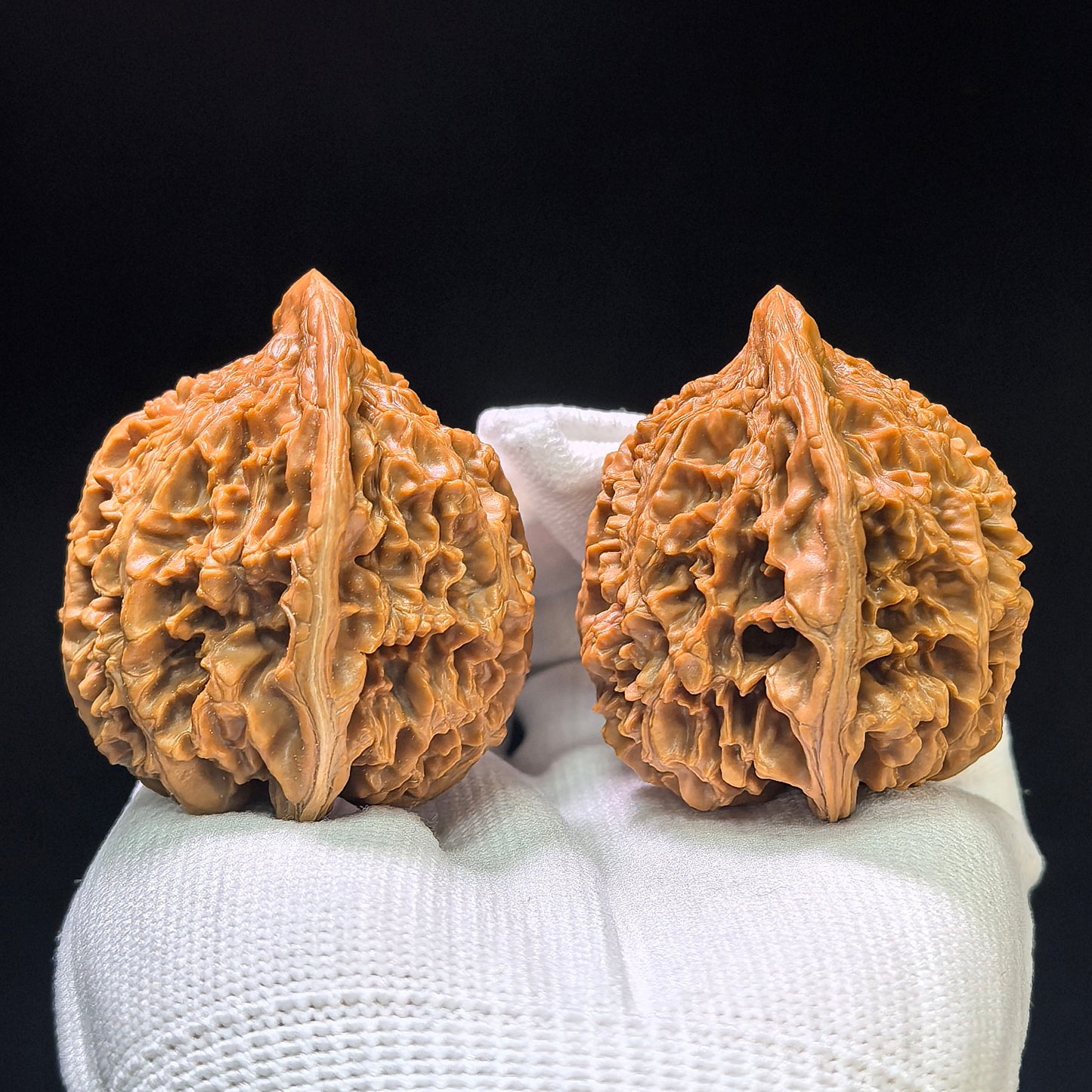 "Jade Kylin" Yuqilin Wenwan Walnuts (Pair) | 51.0mm x 46.0mm | Stock ID: YQL-1102
