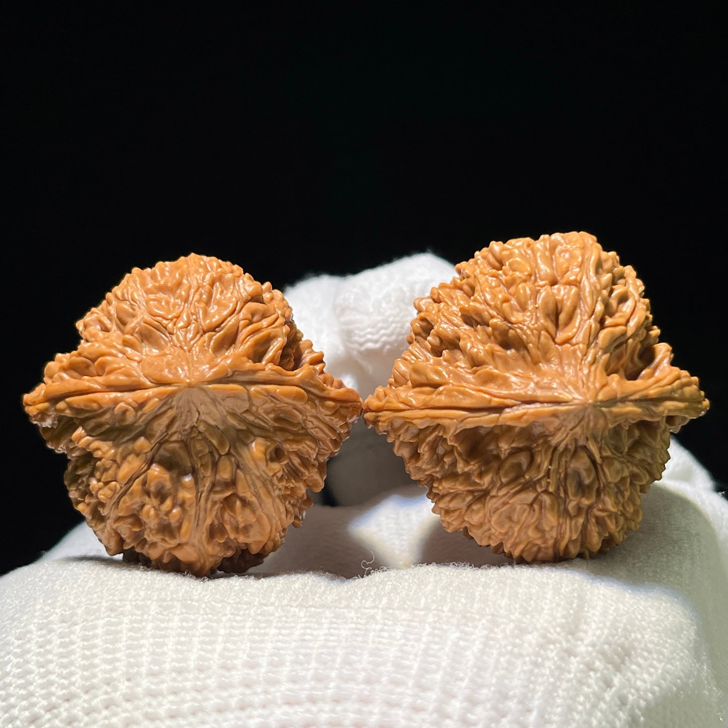 "Starry Sky" Mantianxing Wenwan Walnuts Pair | 37.0mm x 36.0mm | MTX-1105