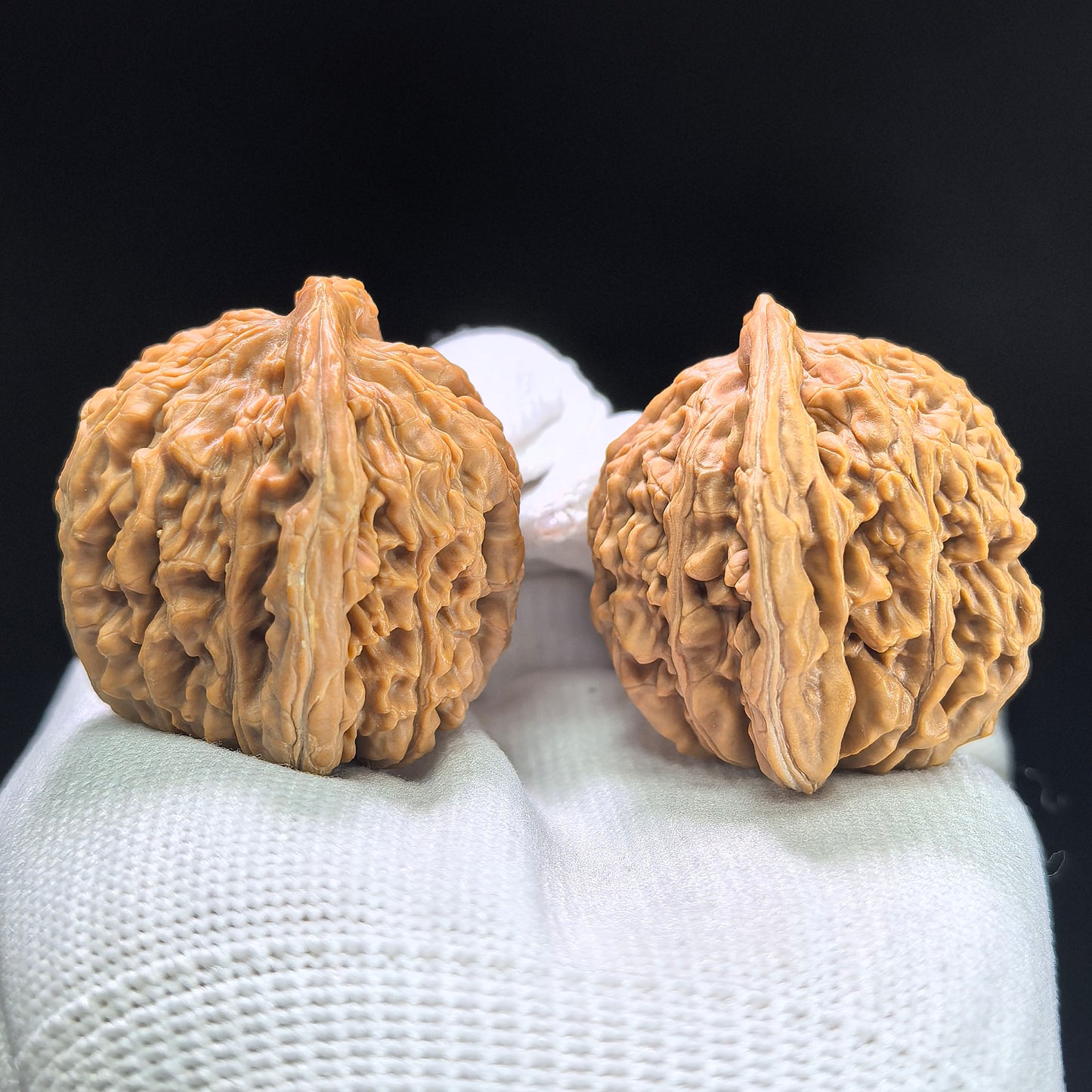 "Four-Tower Pavilion Lionhead" Sizouloutou SZL-1408 Low-Profile Wenwan Walnuts Pair | 40.0mm x 34.0mm | SZL-1408