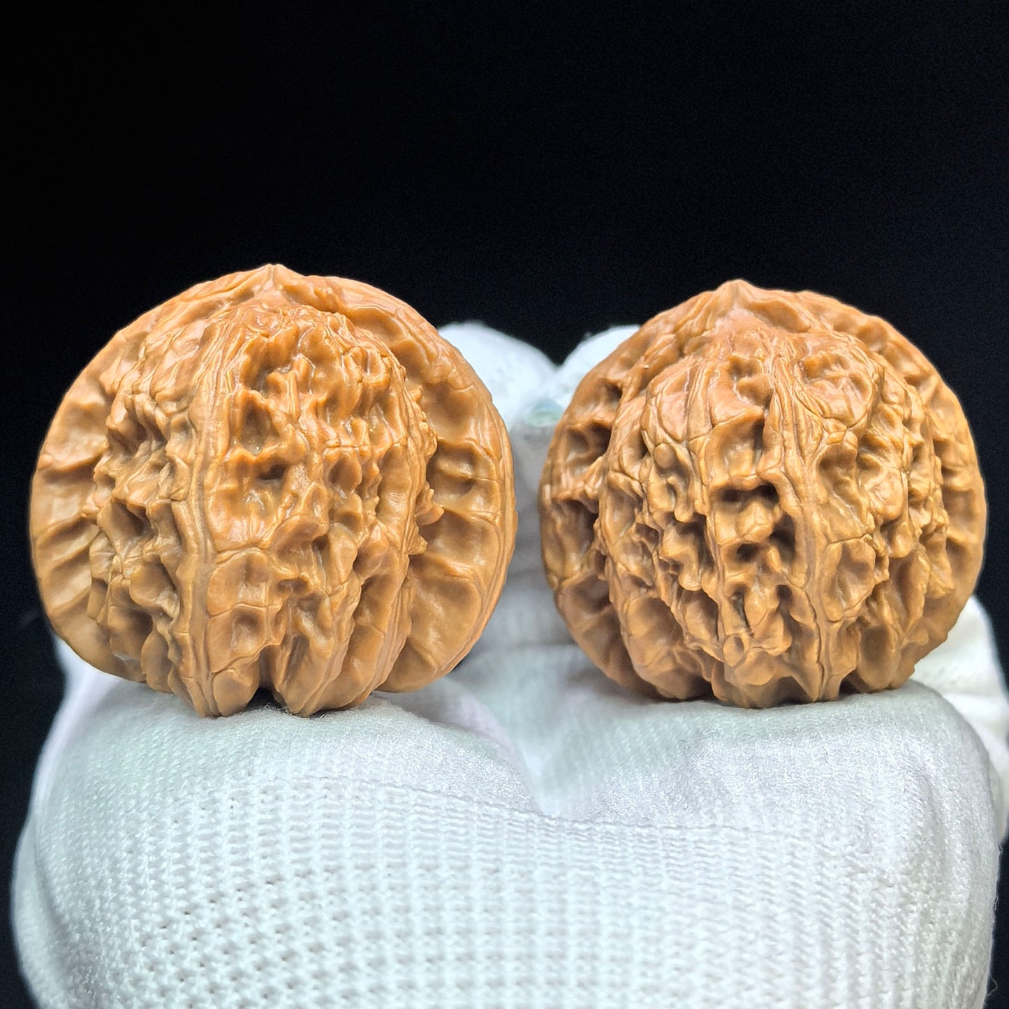 "Triangular Spherical White Lion" Sanjiao Qiuxing Baishizi Low-Profile Wenwan Walnuts Pair | 40.0mm x 40.0mm | BSJ-1502C