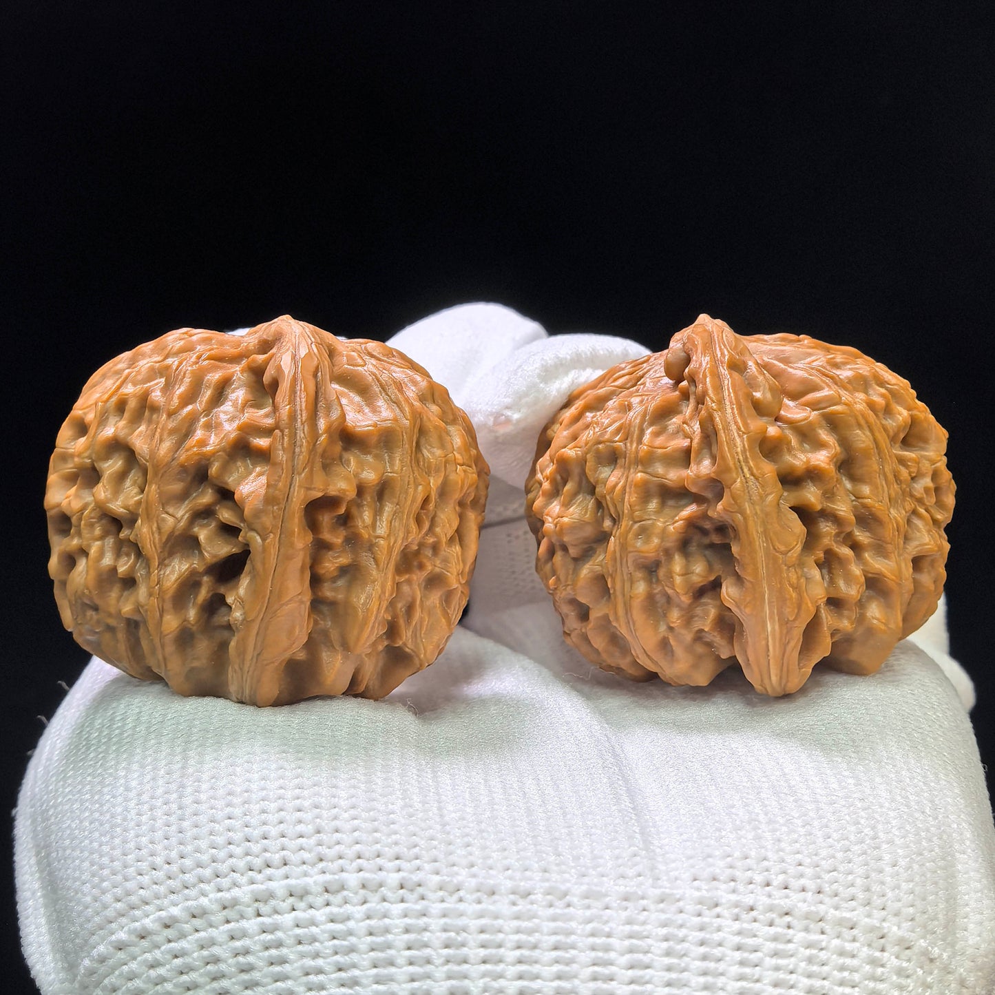 "Panshan" Panshan Wenwan Walnuts (Pair) | 39.0mm x 38.0mm | Stock ID: PS-1402