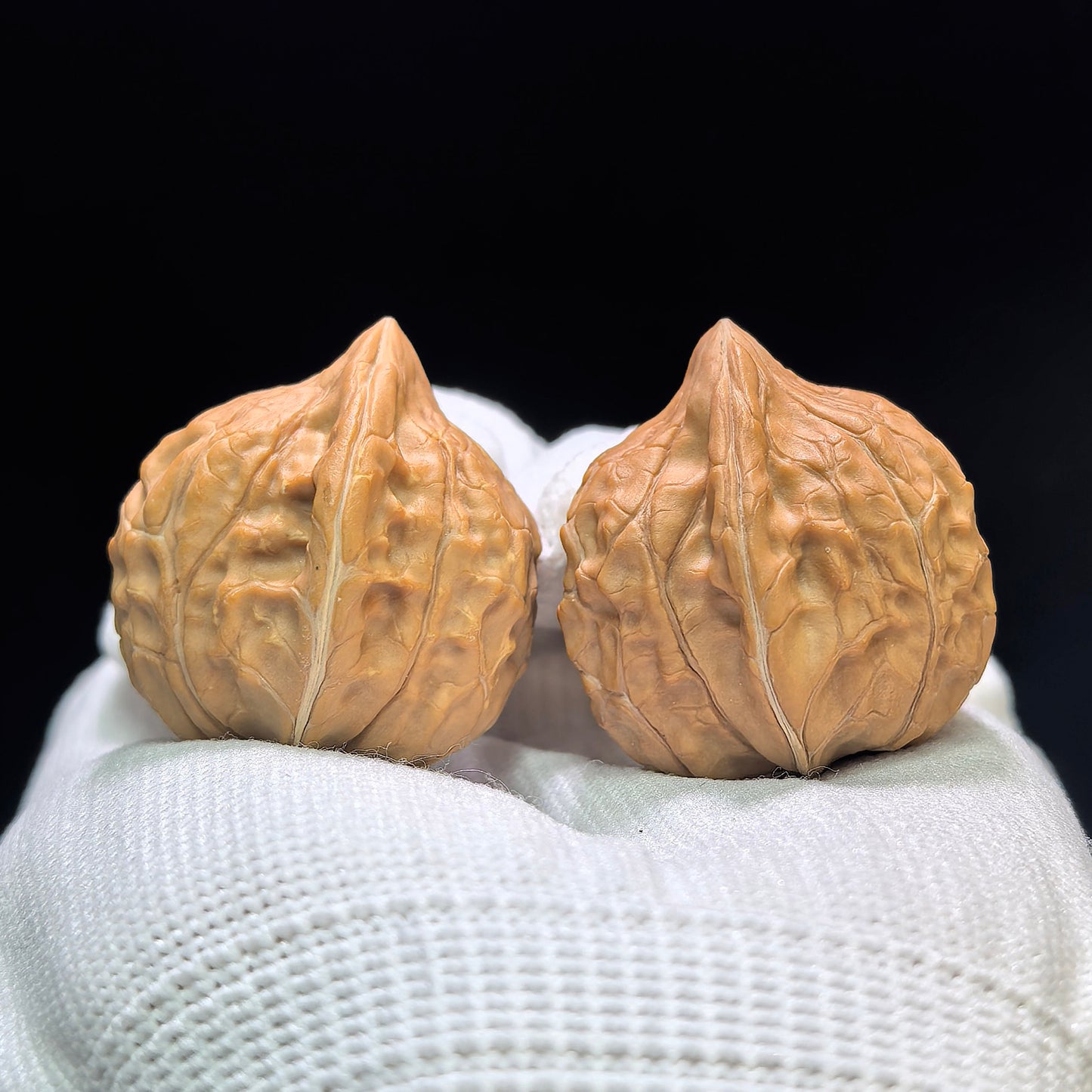 "Mini Turtle Shell Texture" Xiuzhen Gujiaowen XZGJW-1602 Pocket-Sized Wenwan Walnuts Pair | 30.0mm x 32.0mm | XZGJW-1602