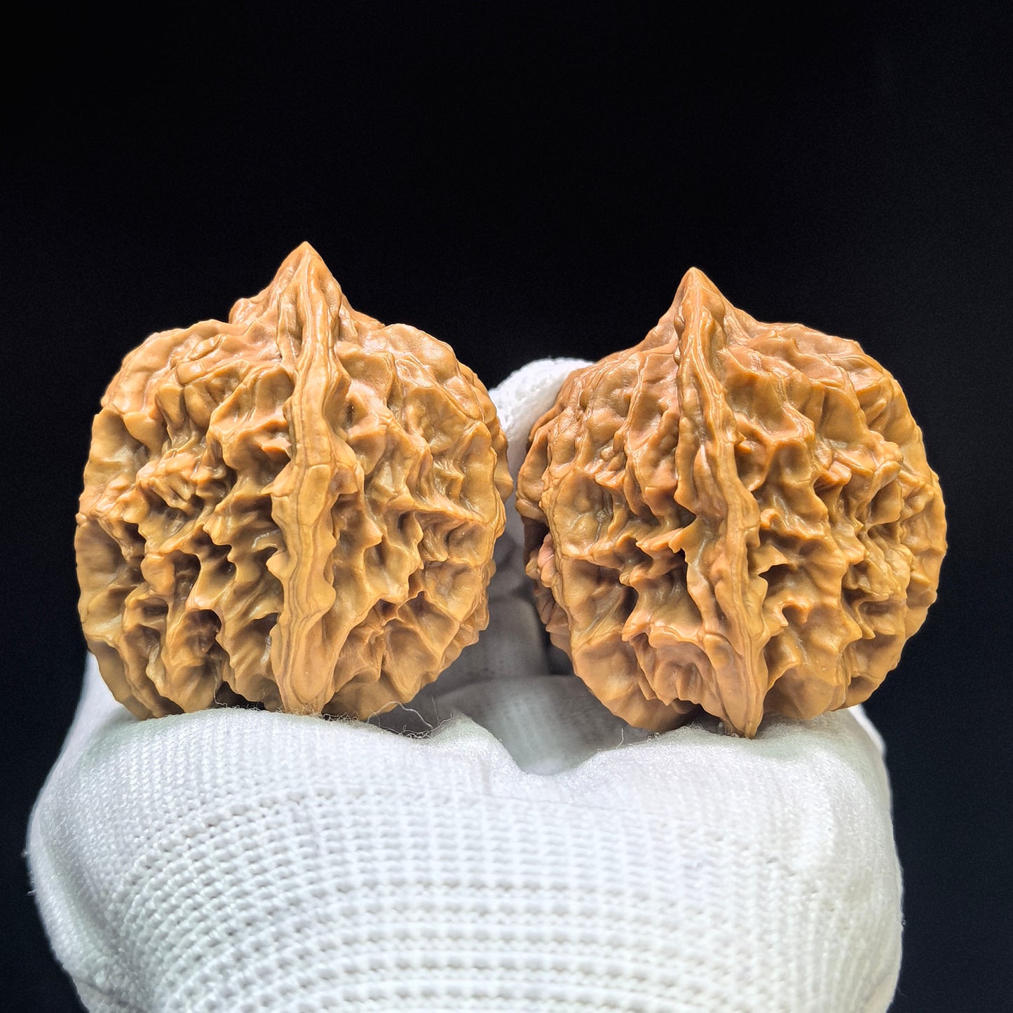 "Imperial Crown" Diwang DW-1602 Wenwan Walnuts Pair | 46.0mm x 43.0mm | DW-1602