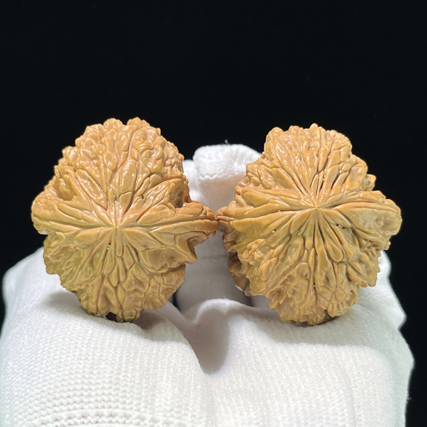 The "Blizzard" (Bao Xue) Deep-Bellied Hand-Stimulator Pair | 39.0mm x 41.0mm | BX-903