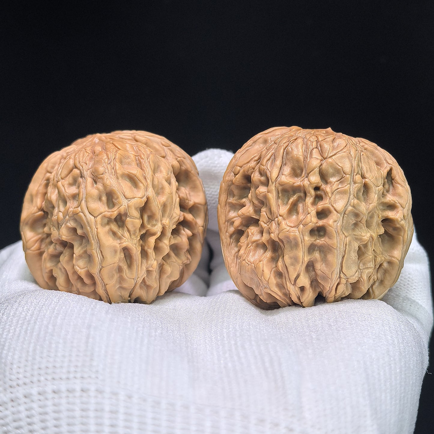 "Stone Door-Knocker Hawk Beak" Mendun Yinggouzui Wenwan Walnuts Pair | 41.0mm x 43.0mm | MD-1403