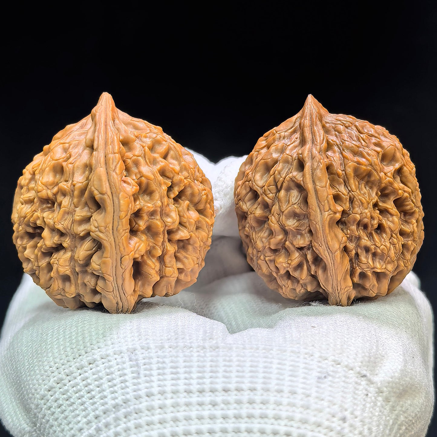 "Water Dragon Grain" Shuilongwen SLW-1601 Classic Wenwan Walnuts Pair | 37.0mm x 38.0mm | SLW-1601