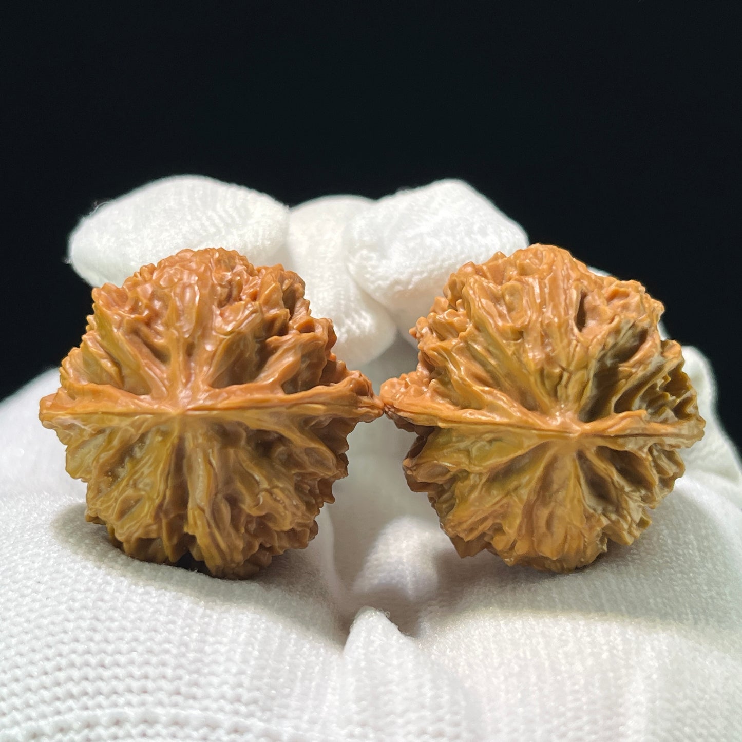 The "Apple Orchard" (Ping Guo Yuan) Traditional Hand-Twister Pair | 32.0mm x 31.0mm | PGY-804