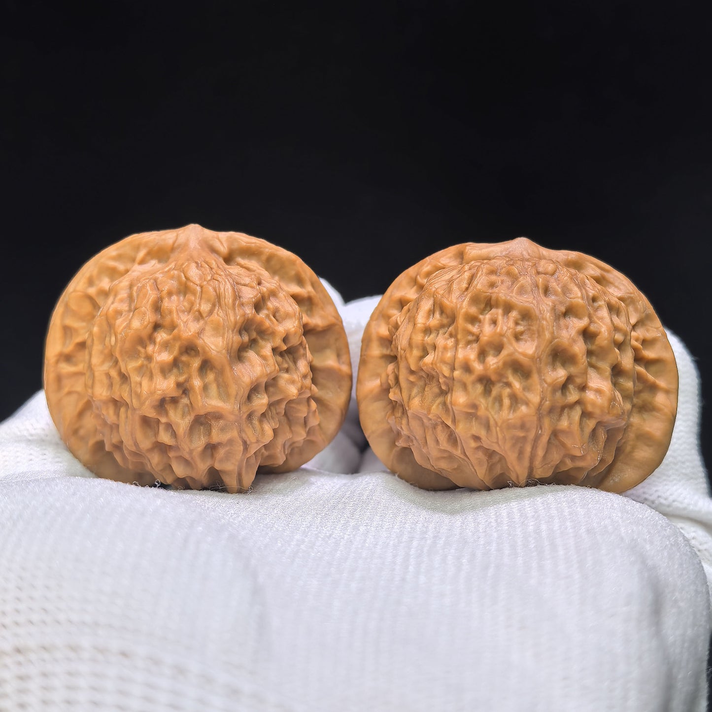 "Porcelain Doll" Ciwawa Wenwan Walnuts (Pair) | 41.0mm x 37.0mm | Stock ID: CWW-1505C