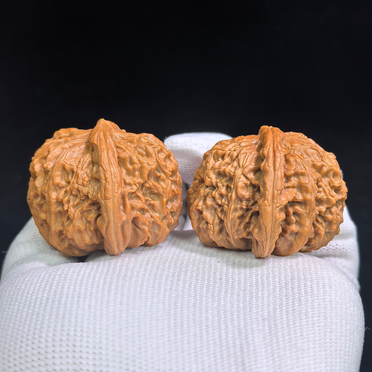 White Lion Wenwan Walnut Pair | Broad Round Profile | 40.0mm x 40.0mm | BSJ-SY1D0