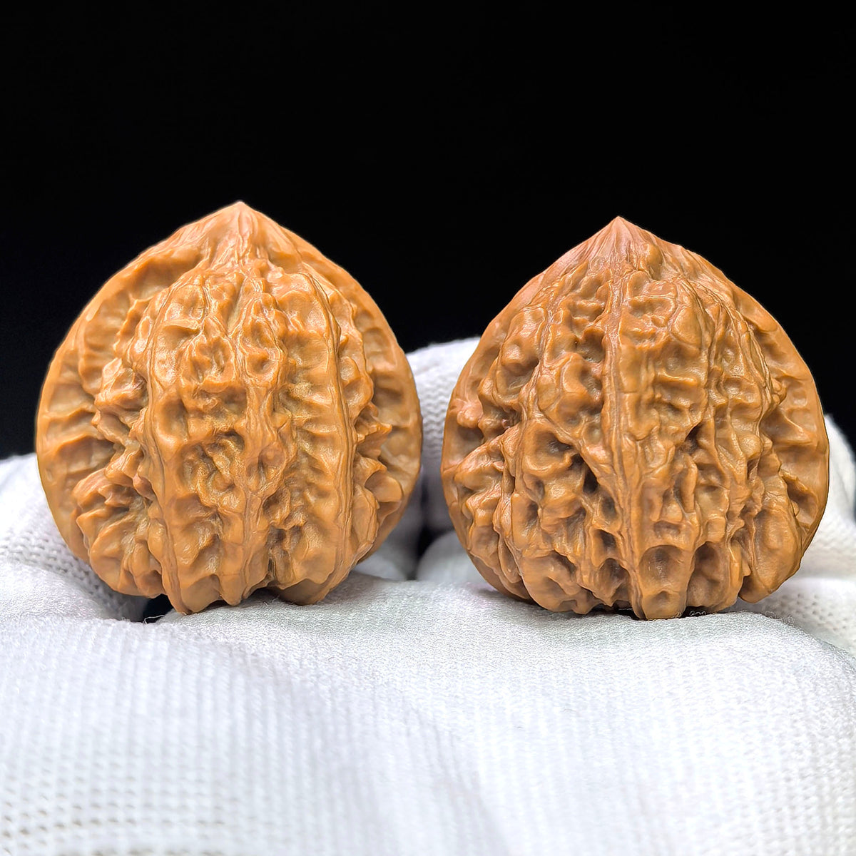 Triangular Peach-Heart “Wild Buffalo” Wenwan Walnut Pair | 38.0mm x 40.0mm | SJTXBD-17F5
