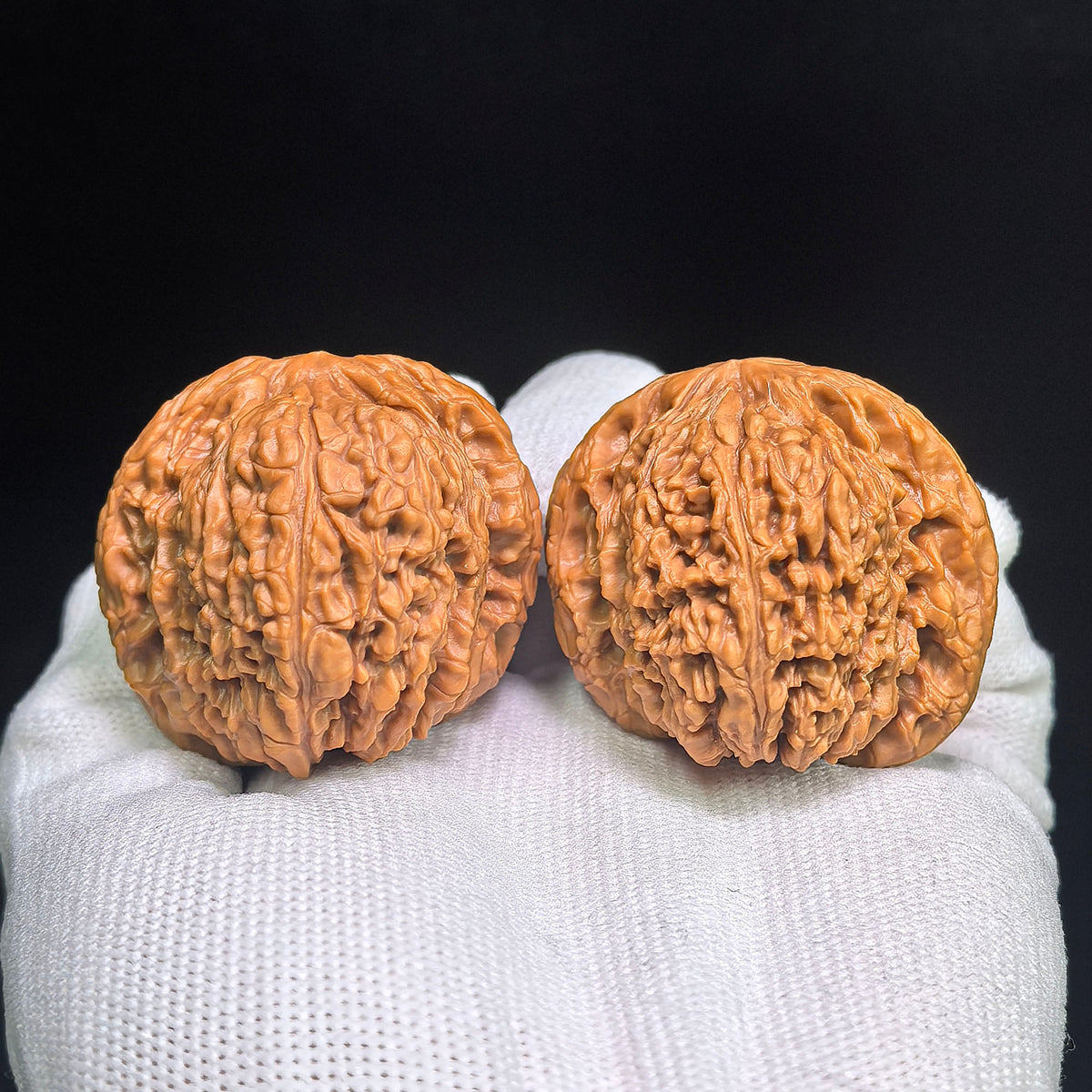 Winged “Butterfly White Lion” Wenwan Walnut Pair — 41.0mm x 41.0mm | HDBS-C1D5E