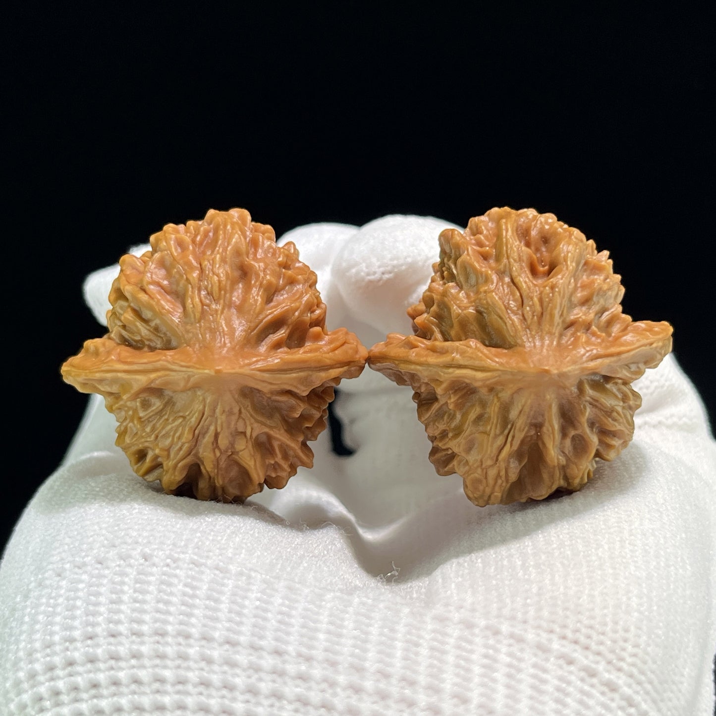 The "Coral Tower" (Shan Hu Ta) Miniature Balanced Pair | 33.0mm x 33.0mm | SHT-706