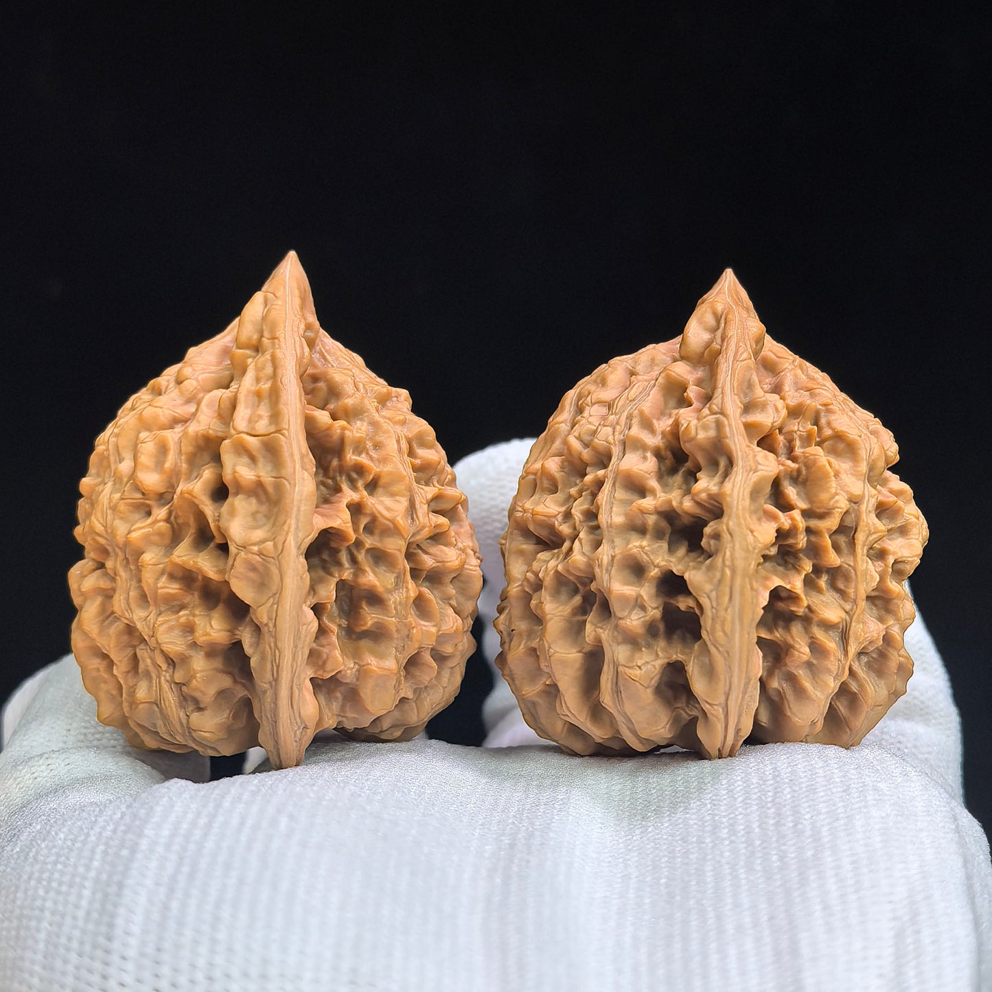 "Concave Base Peach Heart Qilin Texture" Aodi Taoxin Qilinwen BDTXQLW-17G9 Low-Profile Wenwan Walnuts Pair | 49.0mm x 41.0mm | BDTXQLW-17G9