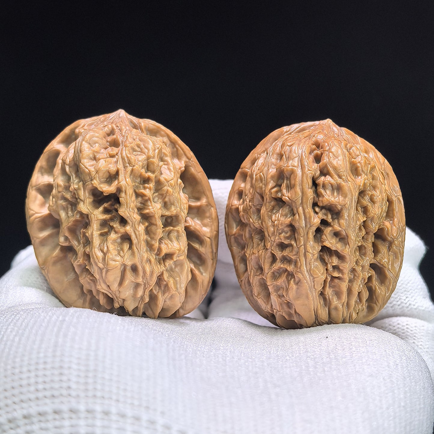 "North China General Shoulder" Huabei Jiangjunbang Wenwan Walnuts (Pair) | 39.0mm x 40.0mm | Stock ID: HBJJB-1107