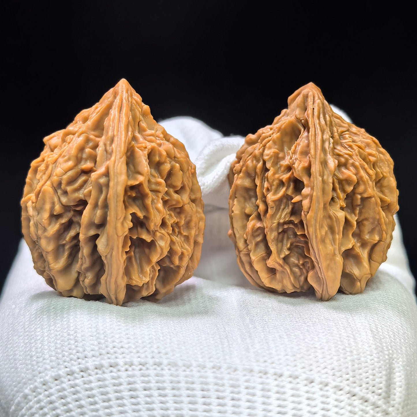 "Reaching Heaven Eight" Tongtianba TTB-1601 Classic Wenwan Walnuts Pair | 36.0mm x 35.0mm | TTB-1601