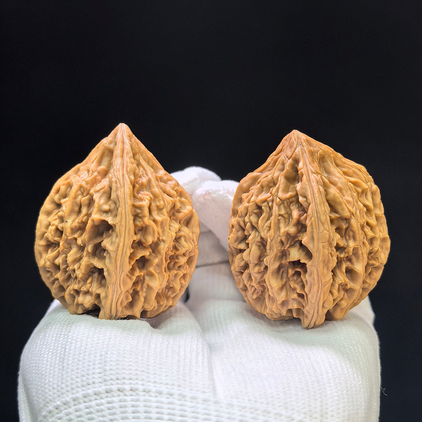 "Beijing Rooster Heart" Beijing Jixin Wenwan Walnuts (Pair) | 41.0mm x 40.0mm | Stock ID: BJJX-1108