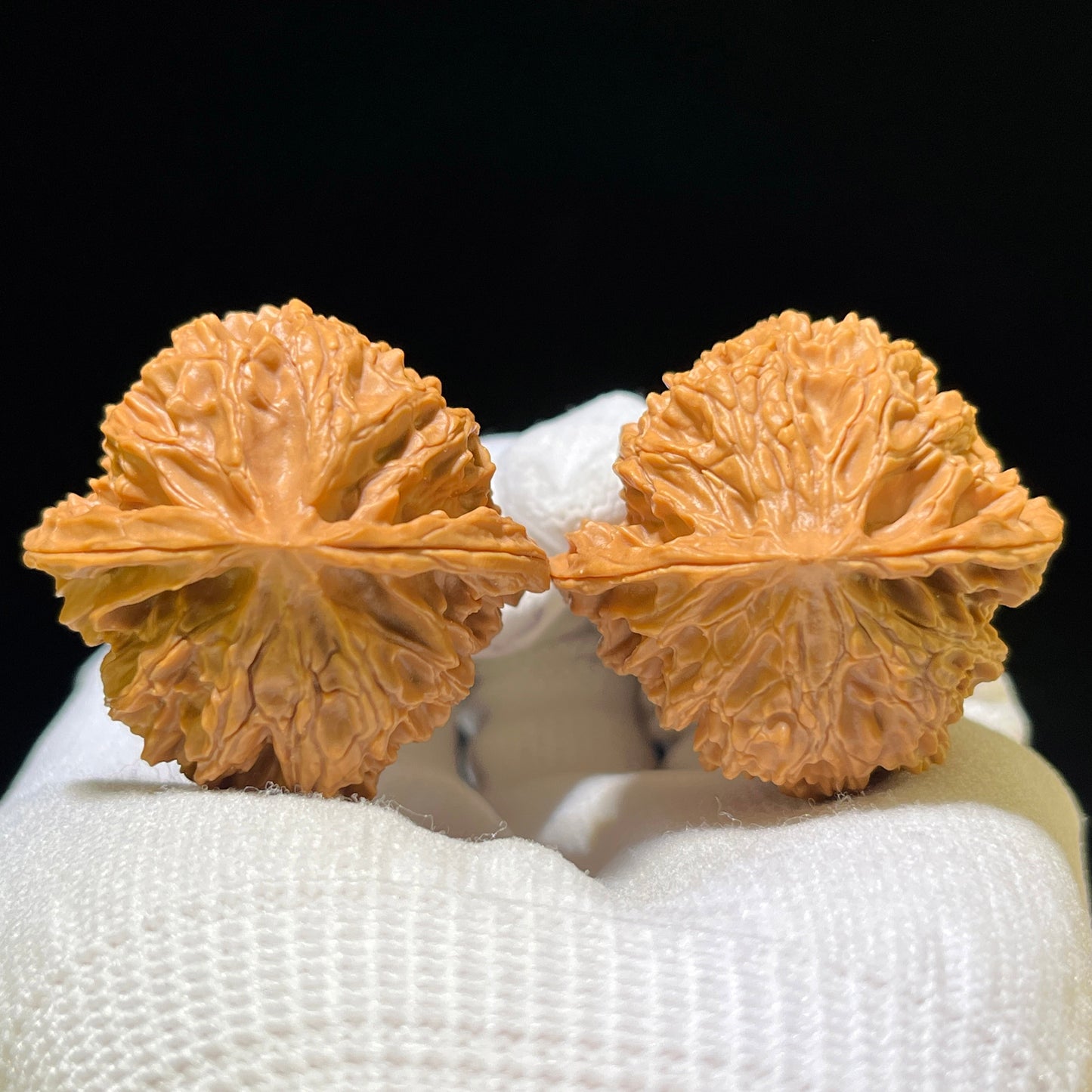 "Apple Garden" Pingguoyuan Wenwan Walnuts (Pair) | 38.0mm x 37.0mm | Stock ID: PGY-1106