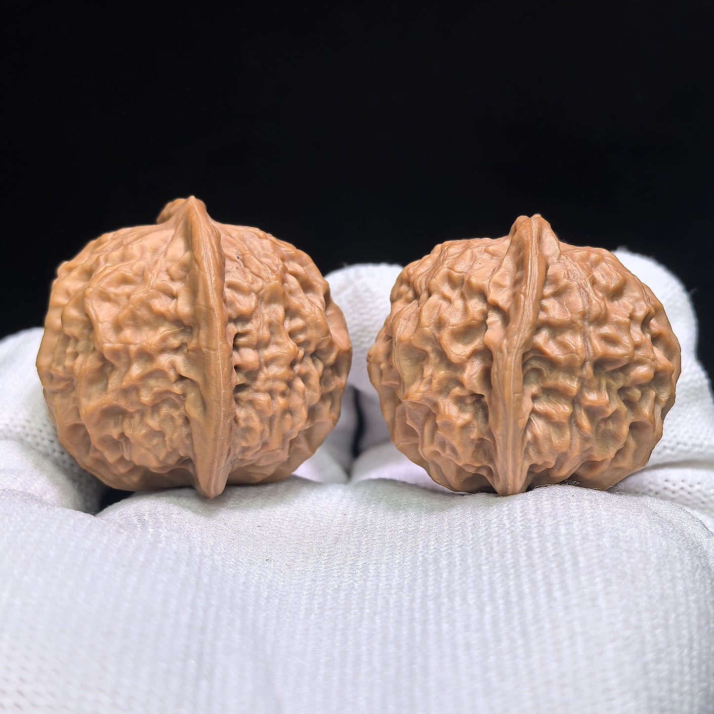 "Porcelain Doll" Ciwawa Wenwan Walnuts Pair | 39.0mm x 36.0mm | CWW-1502C