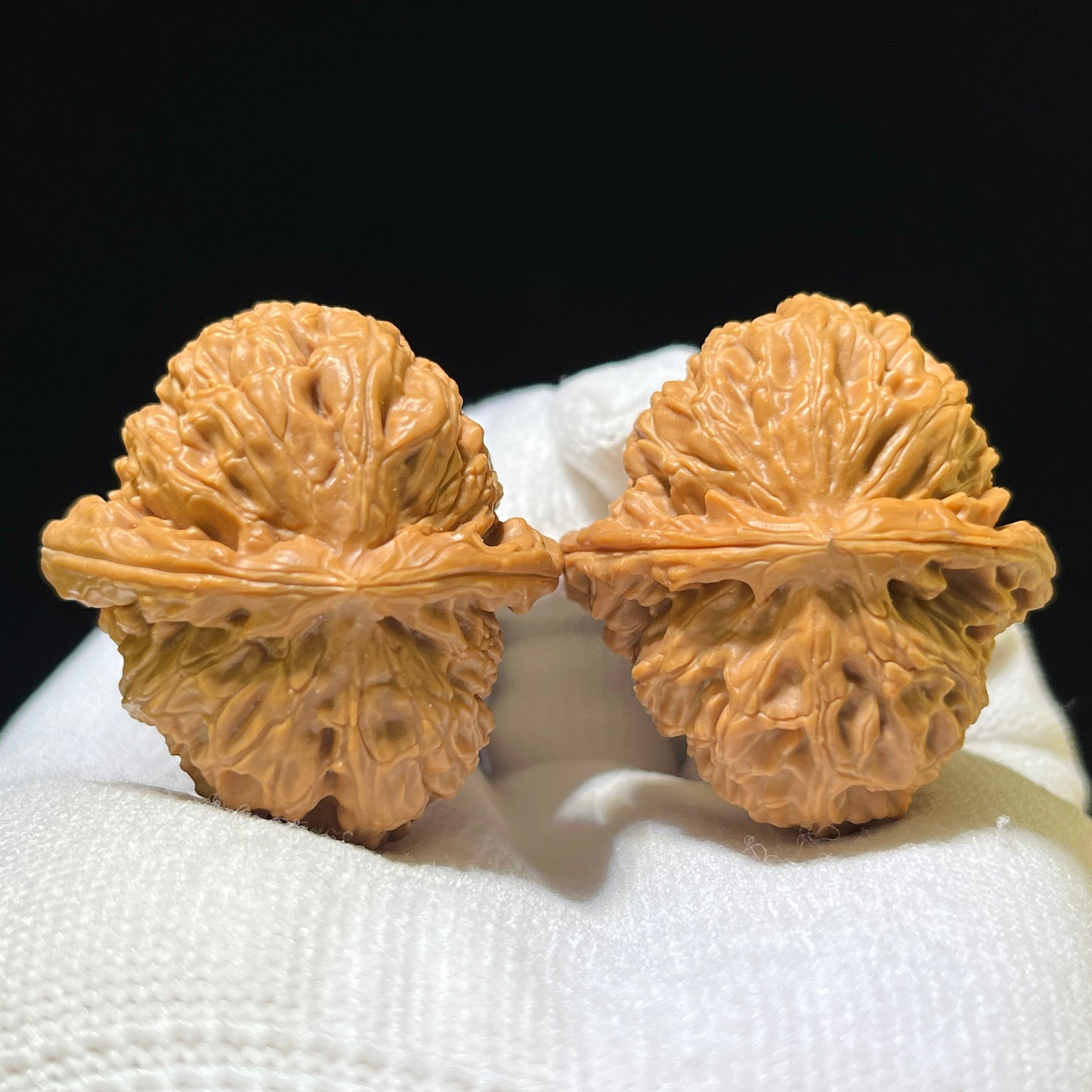 The Regal "White Lion" Baishizi Hand-Twisting Pocket Pair | 34.0mm x 36.0mm | BSZ-1104