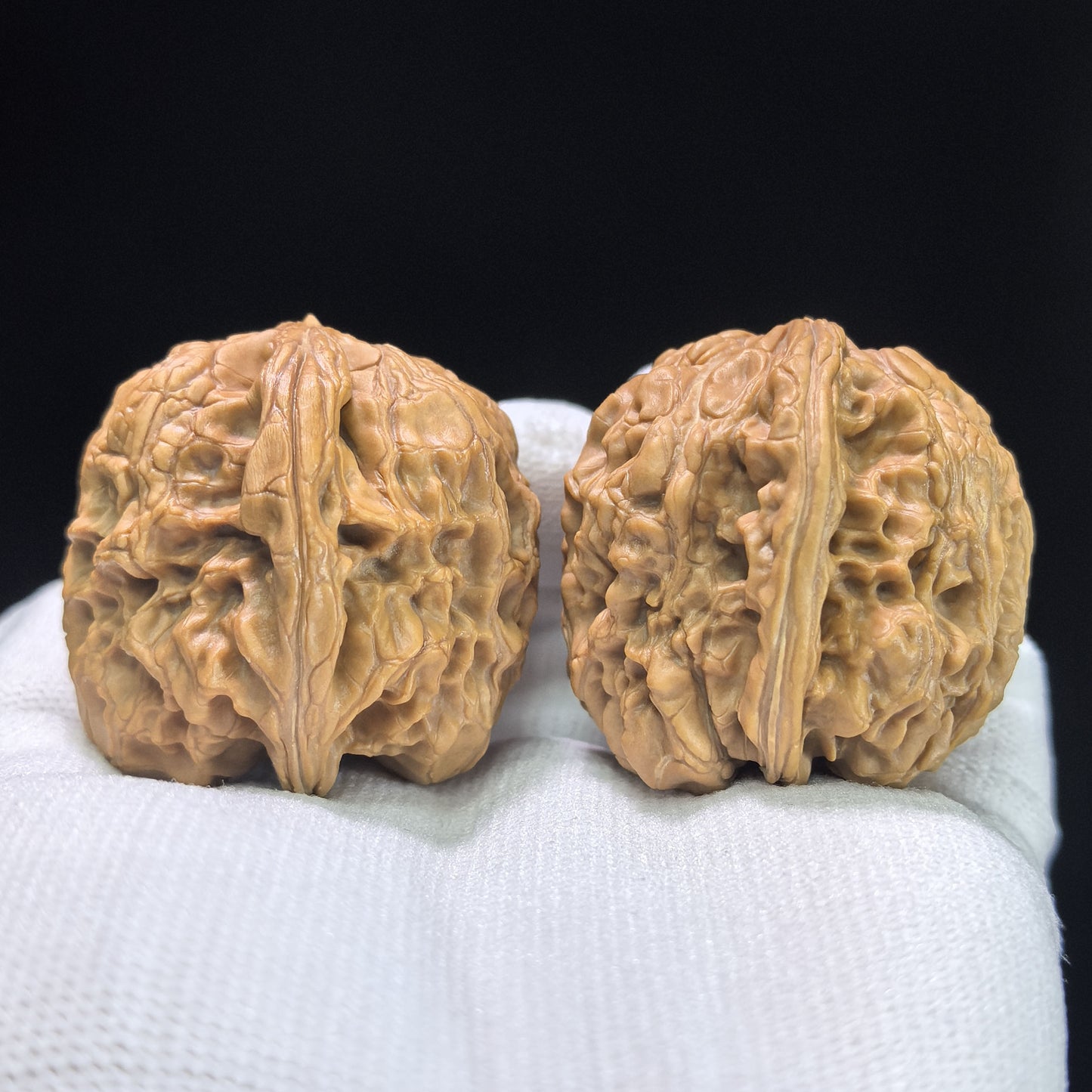 "Stone Doorpost Raw Timber" Mendun Baicha Wenwan Walnuts Pair | 39.0mm x 40.0mm | MD-1402
