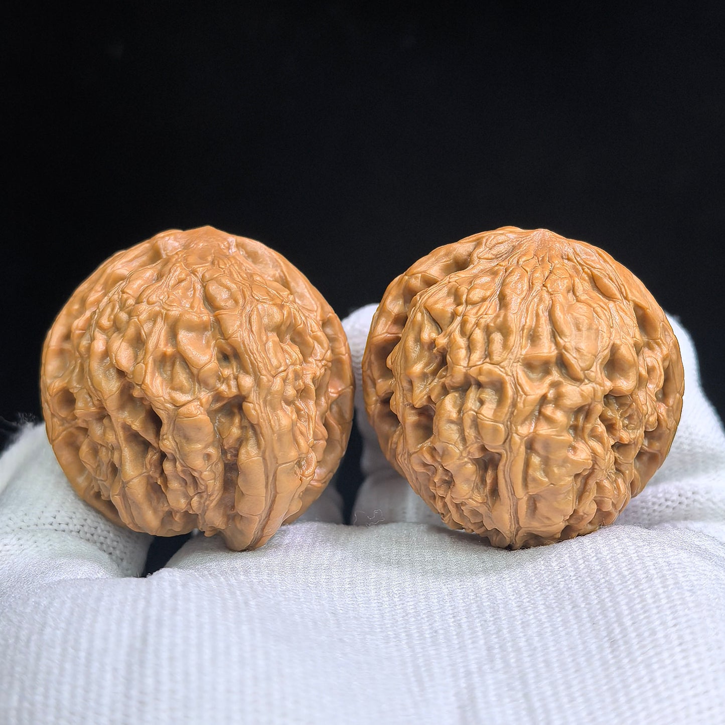 "Red Koi" Hongjinli HJL-17B1C Low-Profile Wenwan Walnuts Pair | 39.0mm x 42.0mm | HJL-17B1C