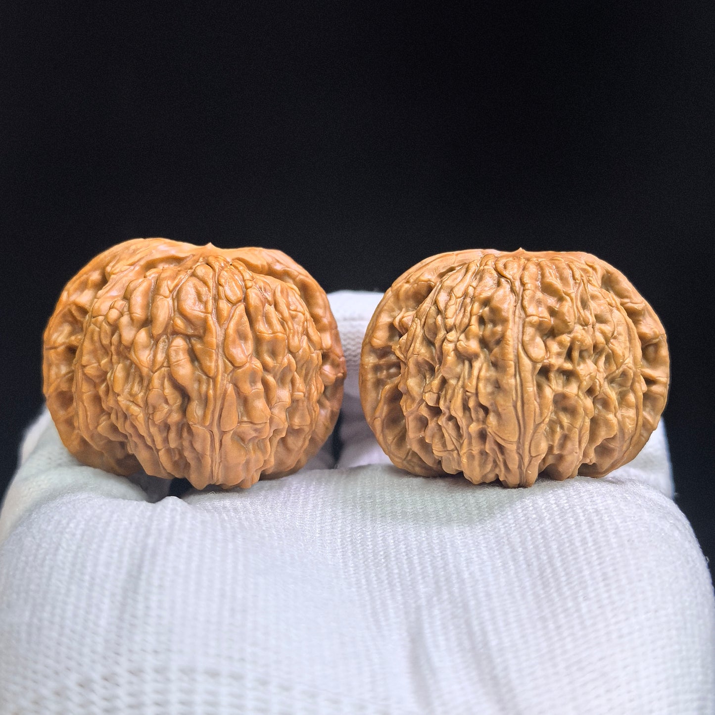 "Sunken Tip White Lionhead" Menjian Baishizi AJBSZ-17G8 Low-Profile Wenwan Walnuts Pair | 42.0mm x 40.0mm | AJBSZ-17G8