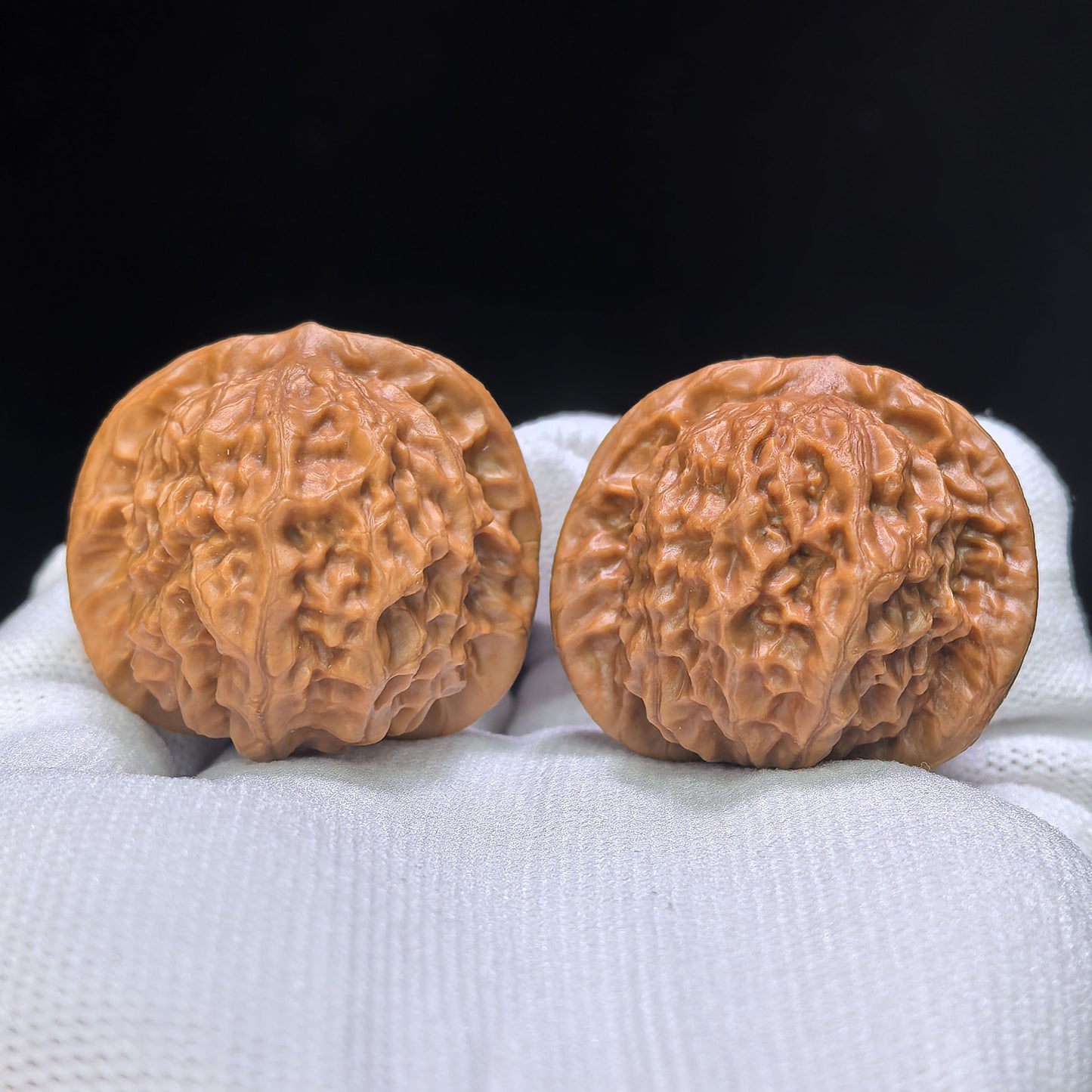 "Porcelain Doll" Ciwawa Wenwan Walnuts Pair | 37.0mm x 35.0mm | CWW-1504C