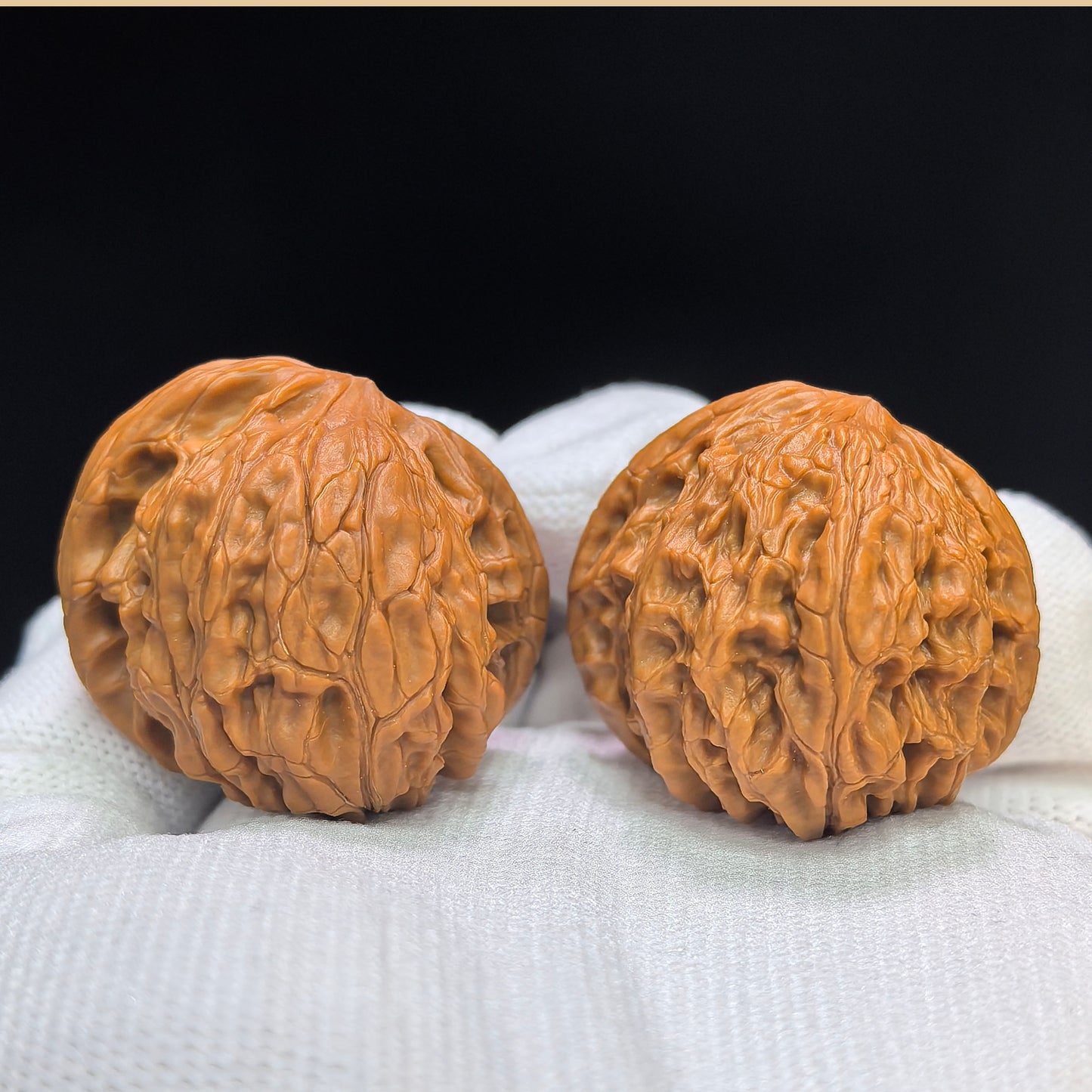 "Millstone Vulture" Mopan Zuoshandiao Special Mutation Wenwan Walnuts Pair | 36.0mm x 36.0mm | MPZSD-C233E
