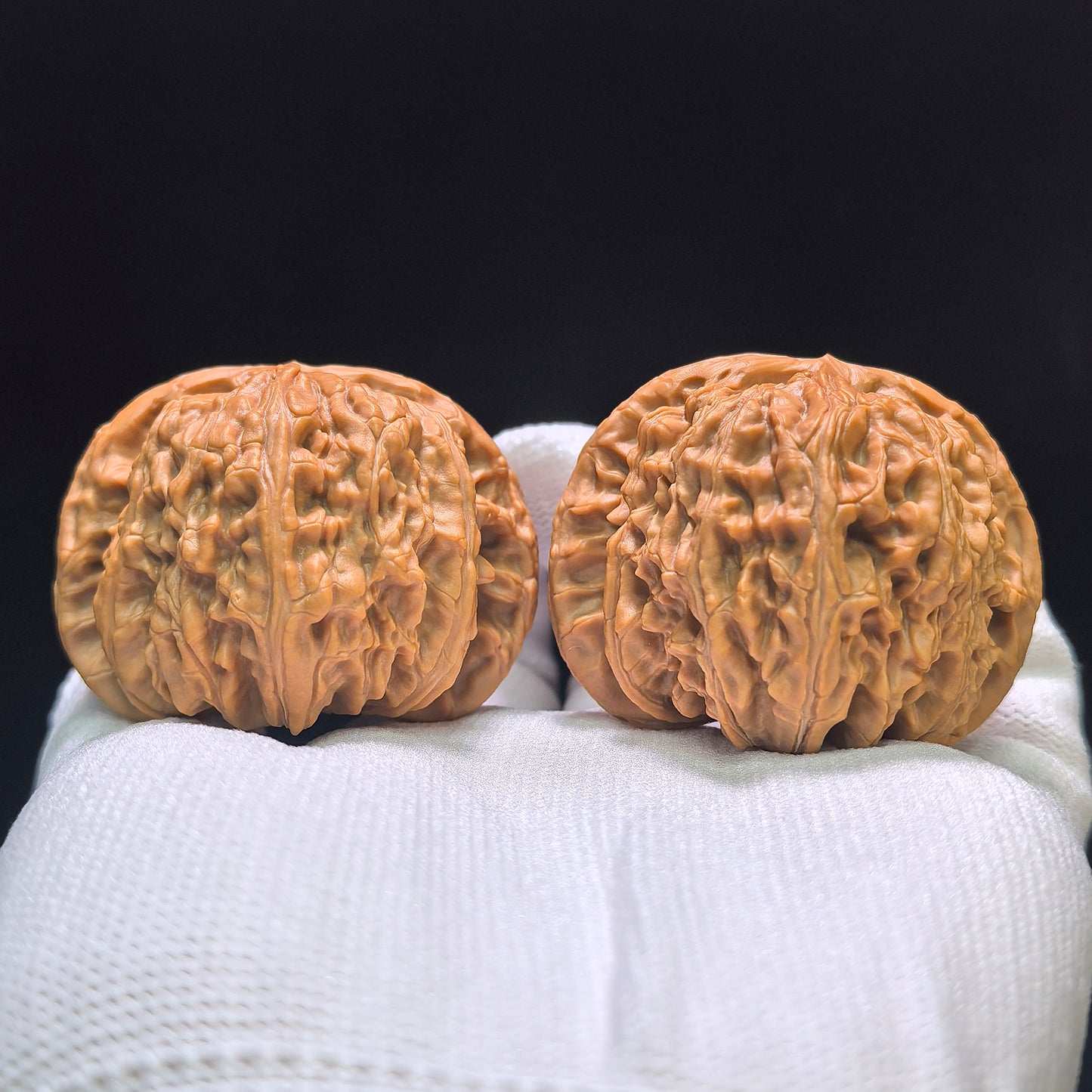 "White Lion Head" Bai Shishi Wenwan Walnuts Pair | 45.0mm x 43.0mm | BSJ-1552C