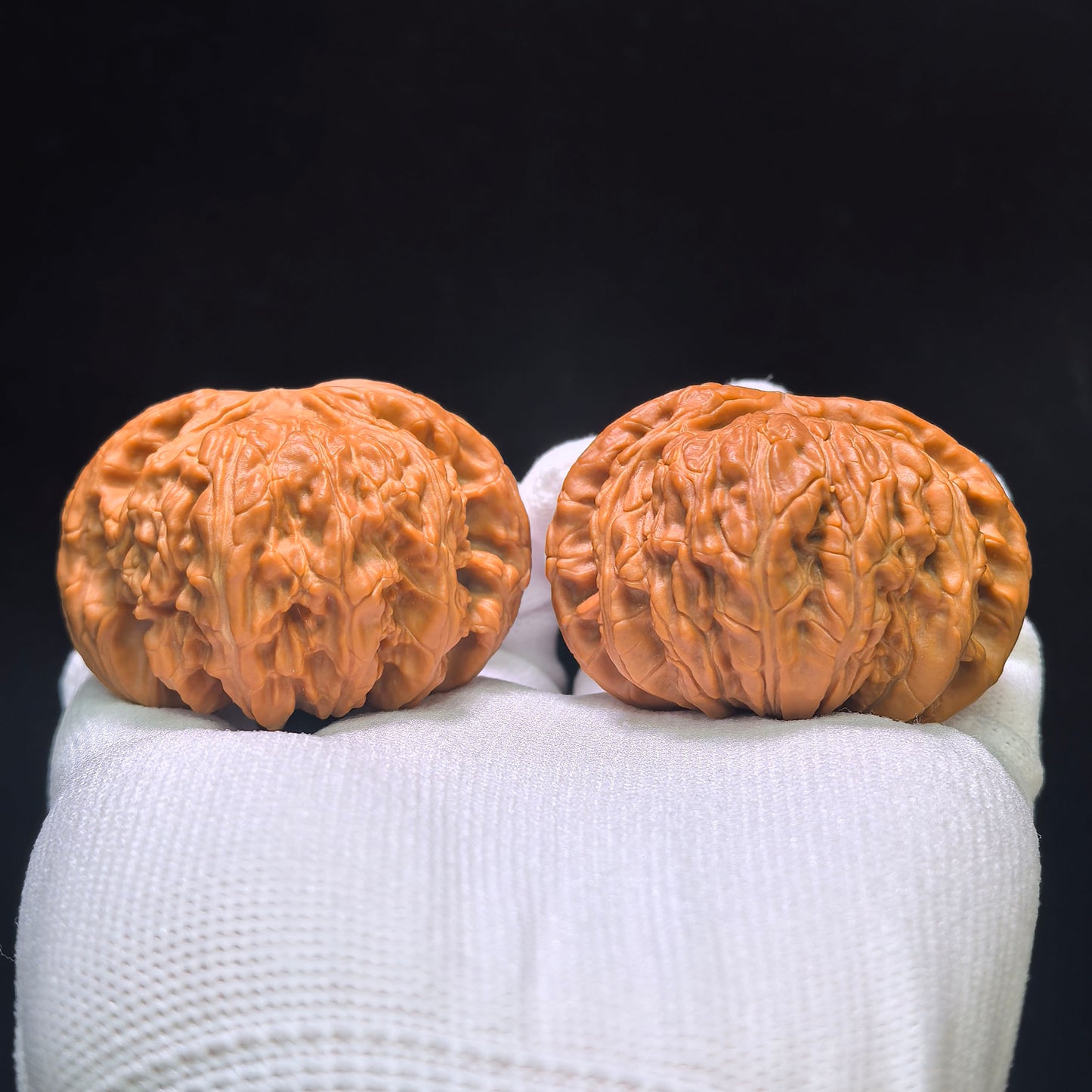"White Lion Head" Bai Shishi Wenwan Walnuts Pair | 49.0mm x 44.0mm | BSJ-1551C