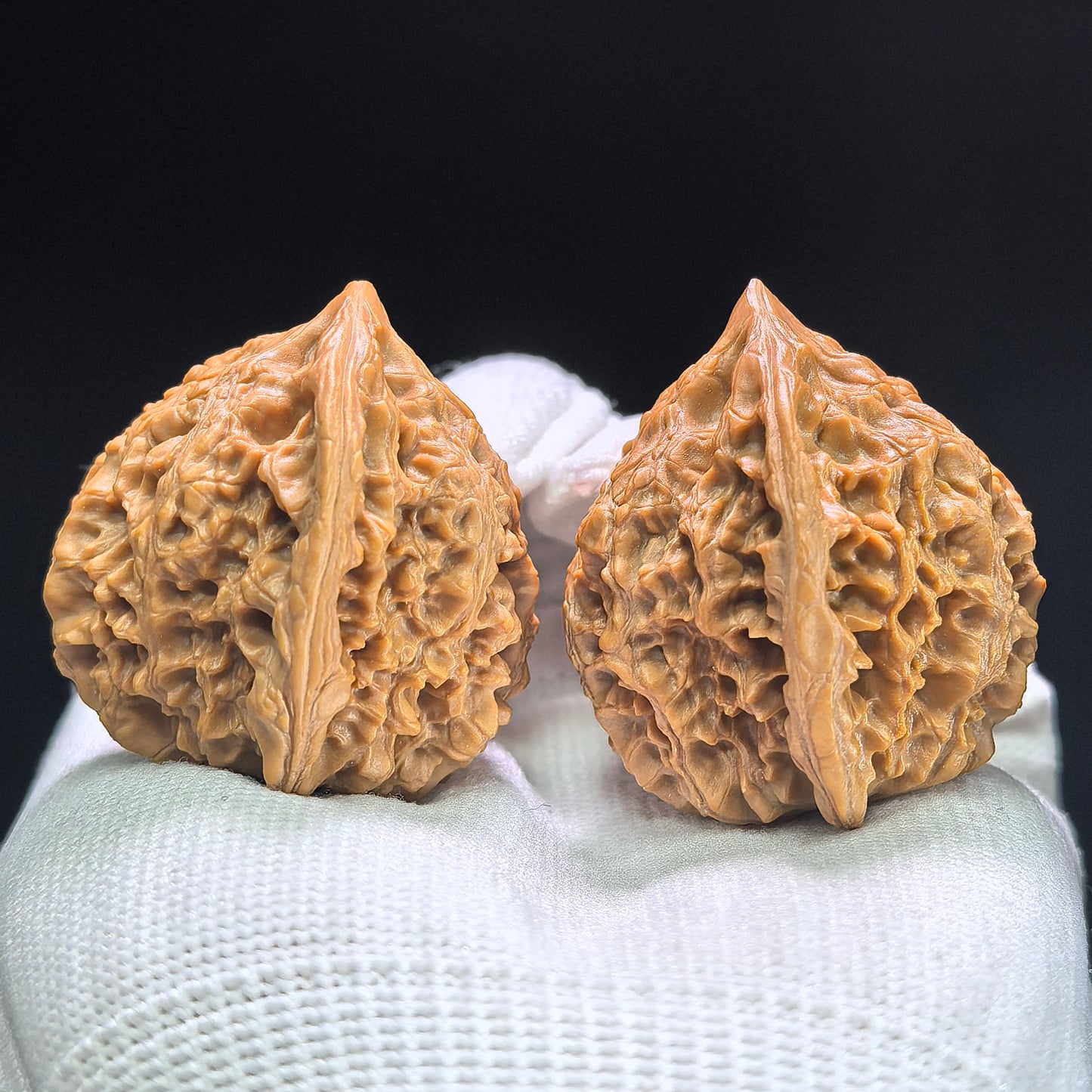 "Peach Heart Xiayun Ridge" Taoxin Xiayunling XYL-1405 Low-Profile Wenwan Walnuts Pair | 39.0mm x 37.0mm | XYL-1405