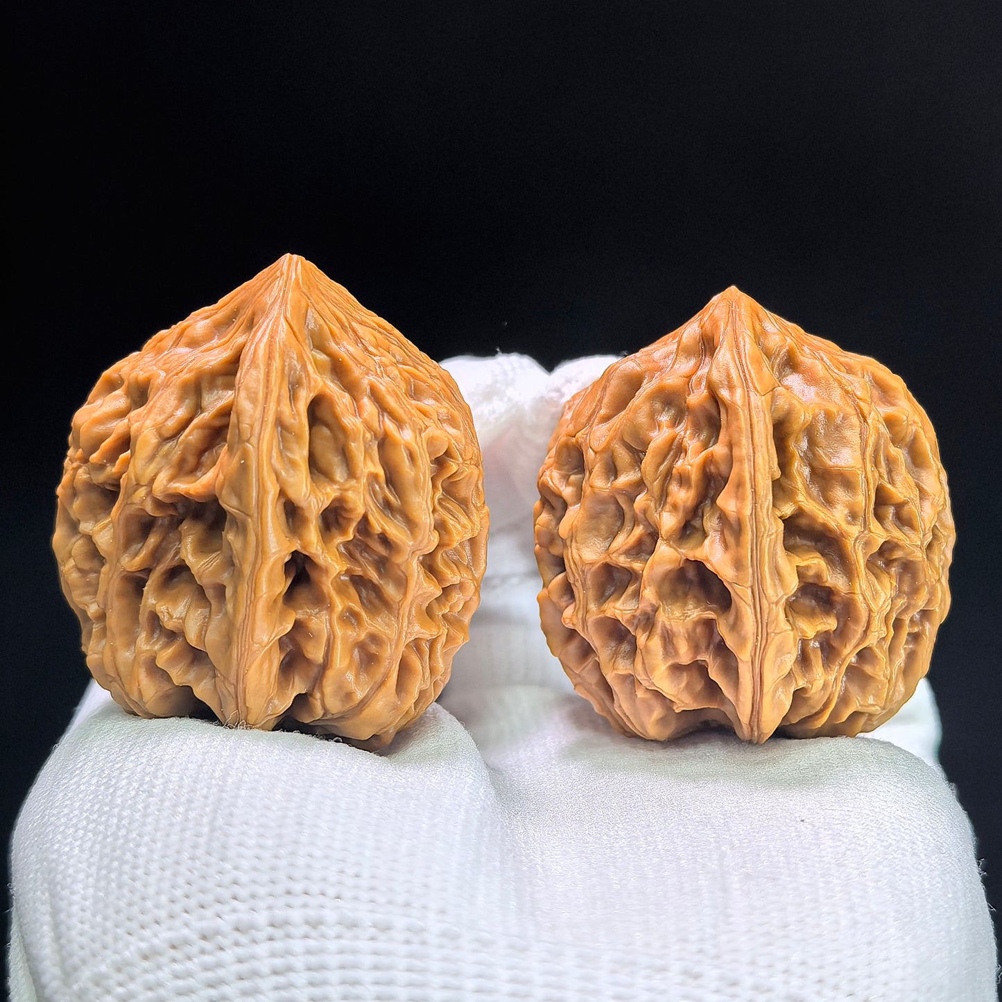 "Beijing Chicken Heart" Beijing Jixin BJJX-1402 Low-Profile Wenwan Walnuts Pair | 38.0mm x 38.0mm | BJJX-1402