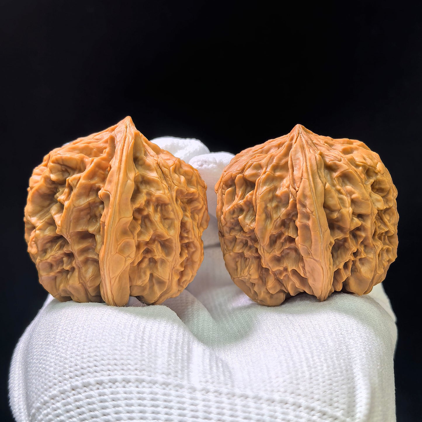 "Mountain Grown" Yesheng Classic Heritage Wenwan Walnuts Pair | 37.0mm x 40.0mm | YS-1103