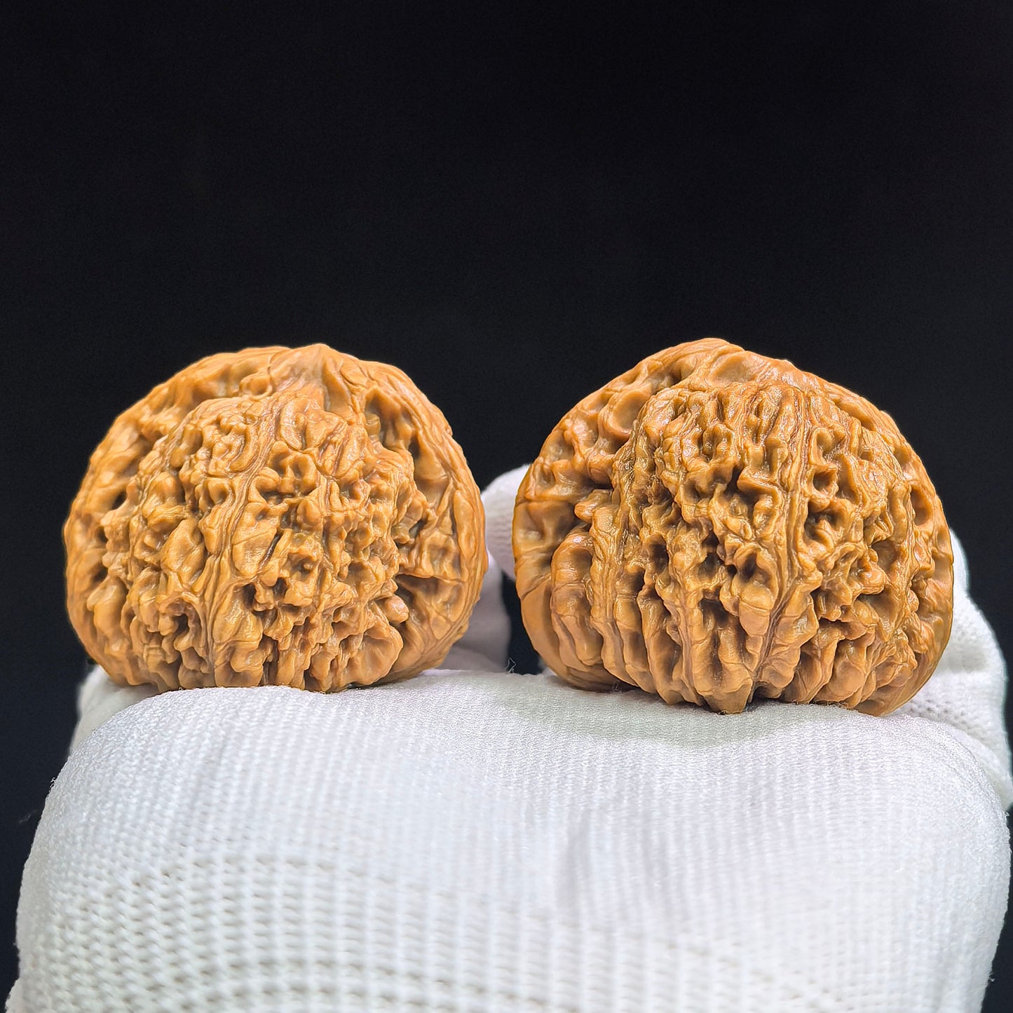 "Concave Base Peach Heart Nanjiangshi" Aodi Taoxin Nanjiangshi BDTXNJS-17B8C Low-Profile Wenwan Walnuts Pair | 46.0mm x 43.0mm | BDTXNJS-17B8C