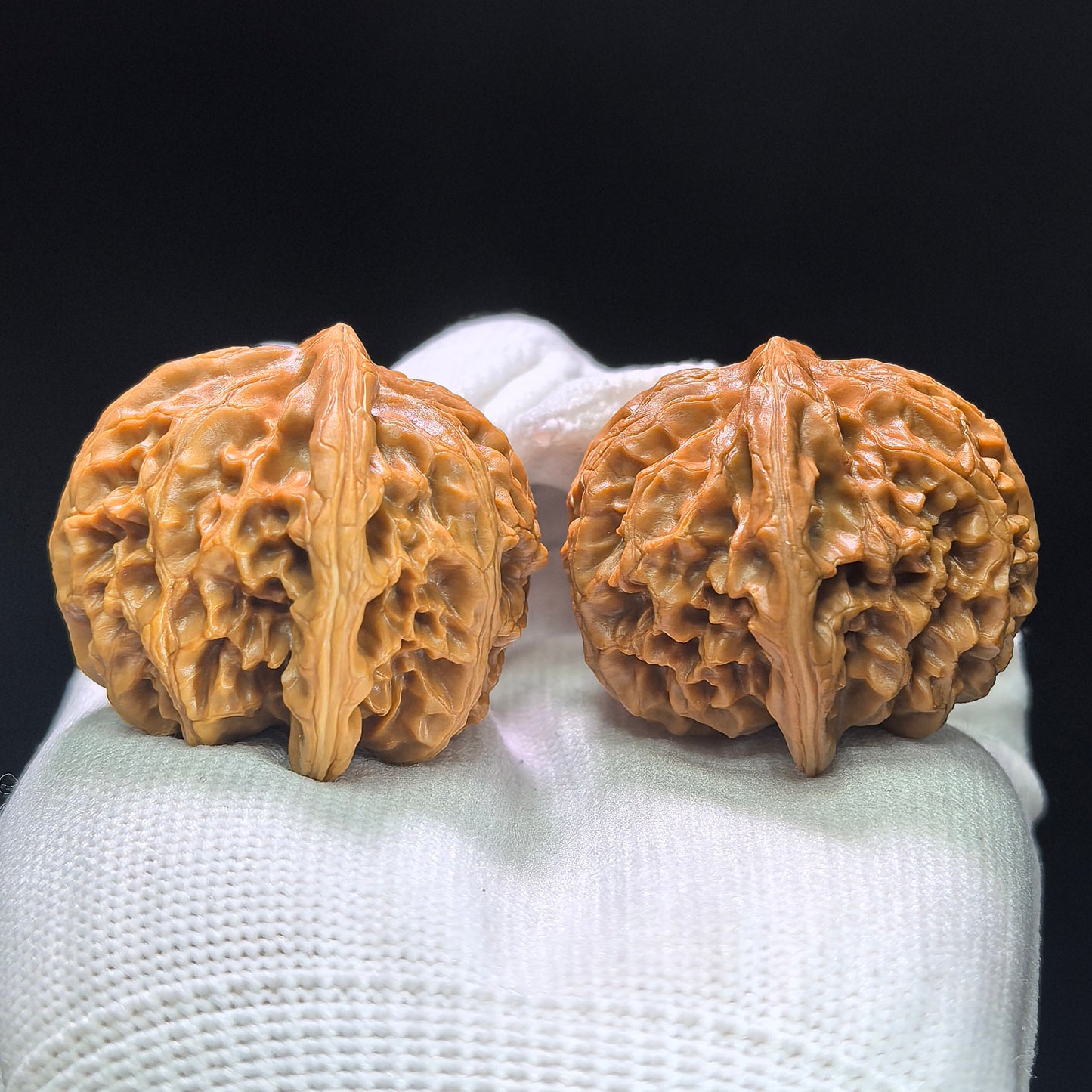 "Palace Lantern" Gongdeng Wenwan Walnuts Pair | 41.0mm x 38.0mm | GD-1404