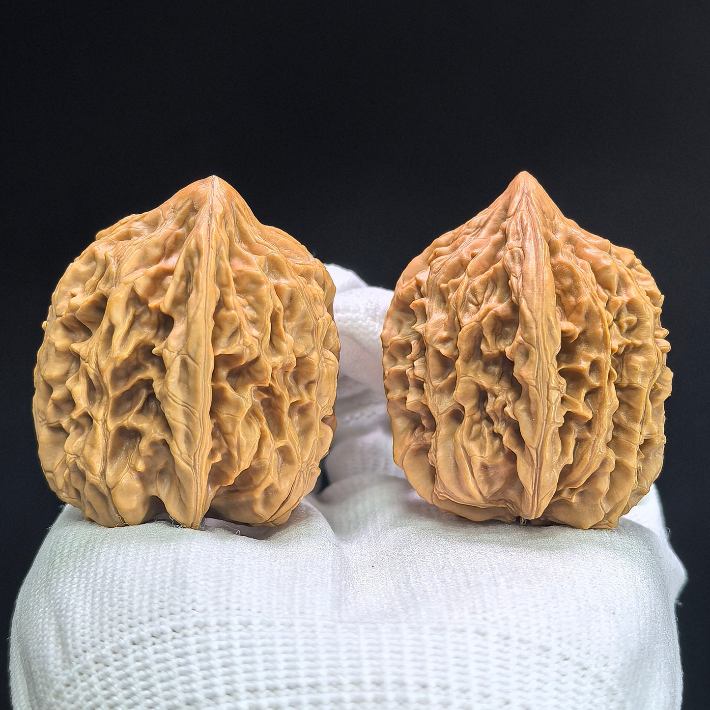 "Beijing Chicken Heart" Beijing Jixin BJJX-1403 Classic Wenwan Walnuts Pair | 41.0mm x 39.0mm | BJJX-1403