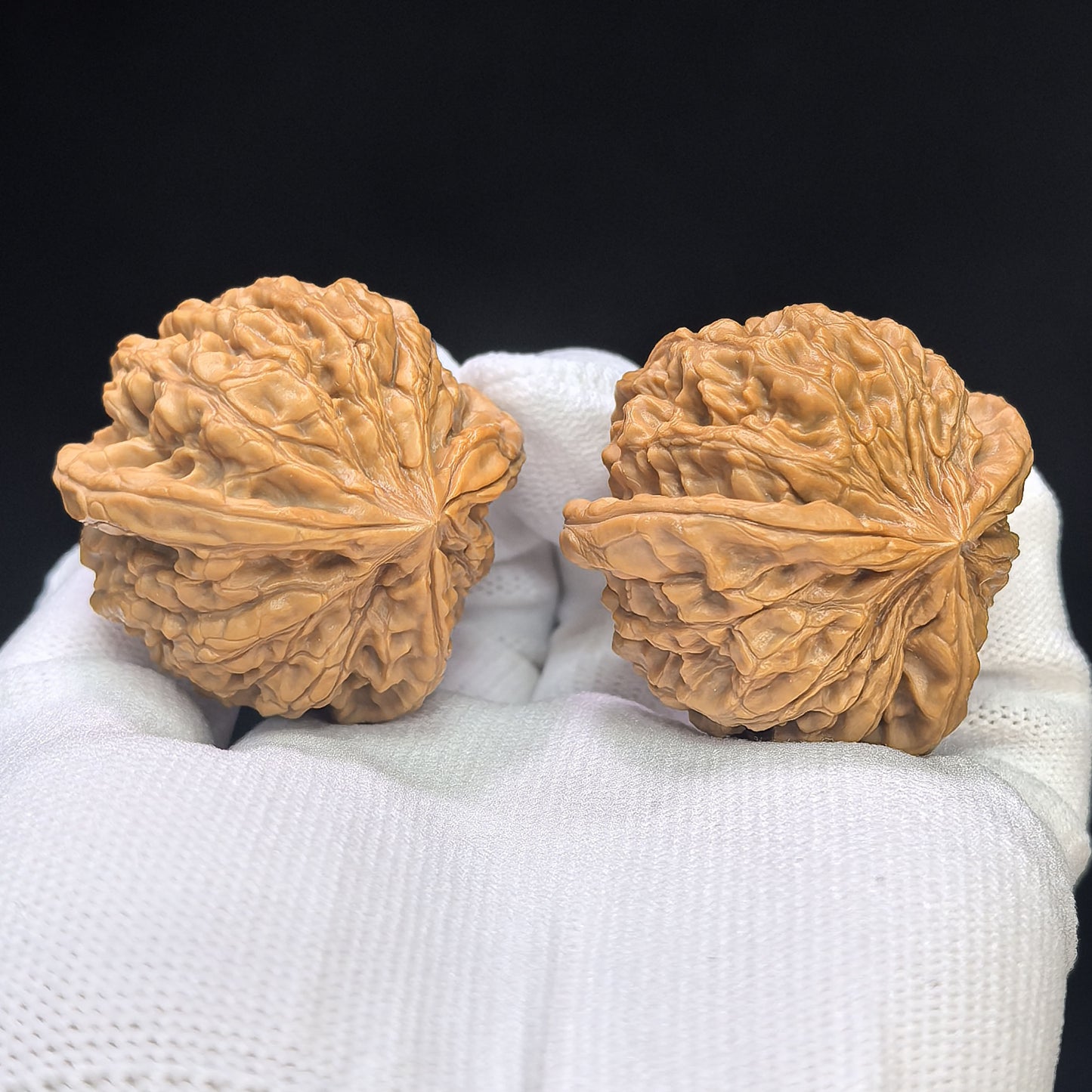 "Imperial Jade Seal Three-Ribbed" Yuxi Sanleng Multi-Ribbed Wenwan Walnuts Pair | 41.0mm x 40.0mm | YSSN-C223E
