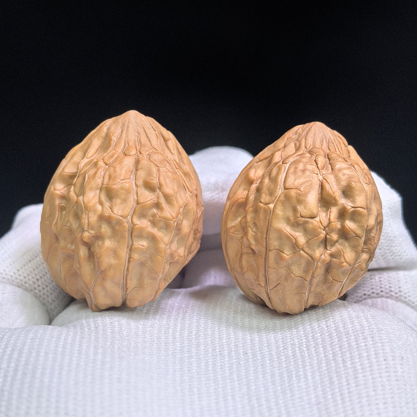 "Twin-Fruit Half-Wall Turtle Shell Grain" Guijiawen Tongguo Banbi Kucha GJW-SY1A0 Classic Wenwan Walnuts Pair | 31.0mm x 34.0mm | GJW-SY1A0