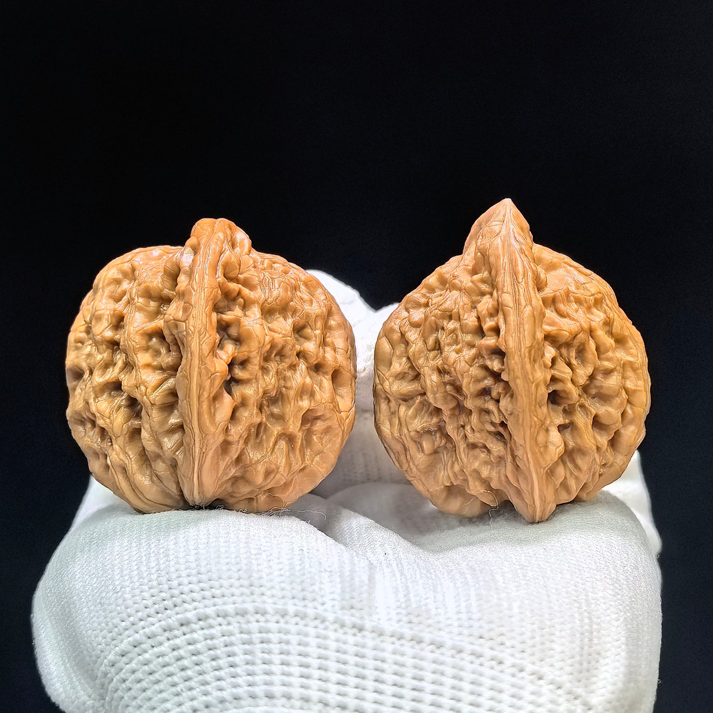 "Golden Noble" Jin Gongzi JGZ-1601 Low-Profile Wenwan Walnuts Pair | 40.0mm x 39.0mm | JGZ-1601