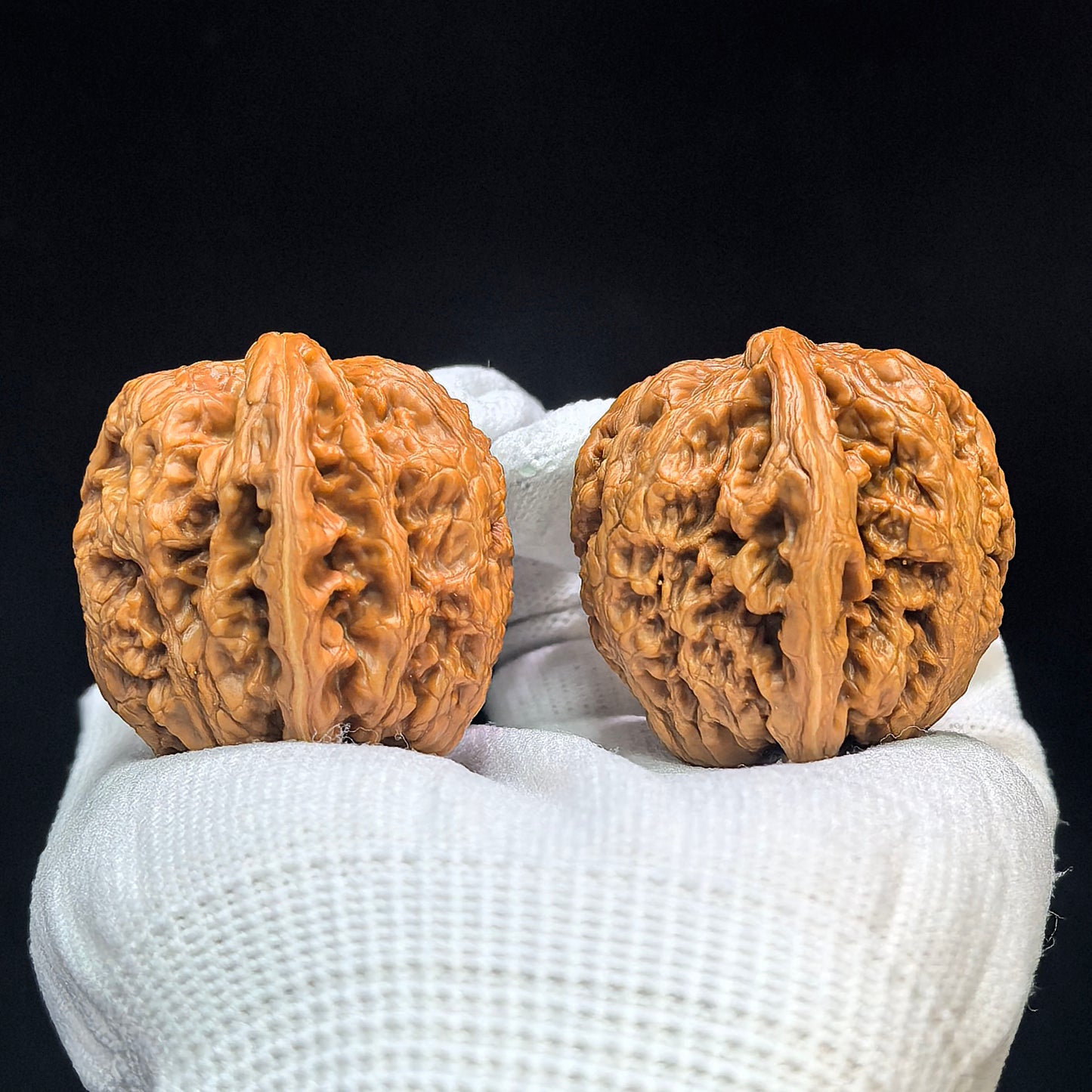 "North China General Shoulder" Huabei Jiangjun Bang Wenwan Walnuts (Pair) | 39.0mm x 40.0mm | Stock ID: HBJJB-1502C