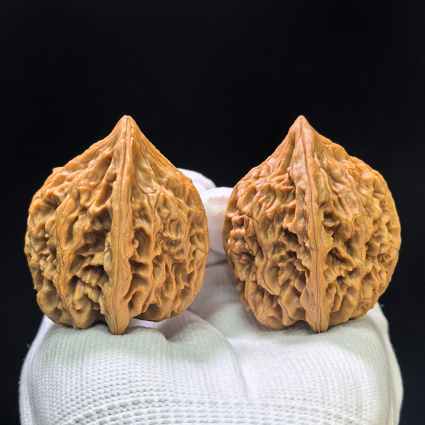 "Beijing Rooster Heart" Beijing Jixin Wenwan Walnuts (Pair) | 42.0mm x 42.0mm | Stock ID: BJJX-1105