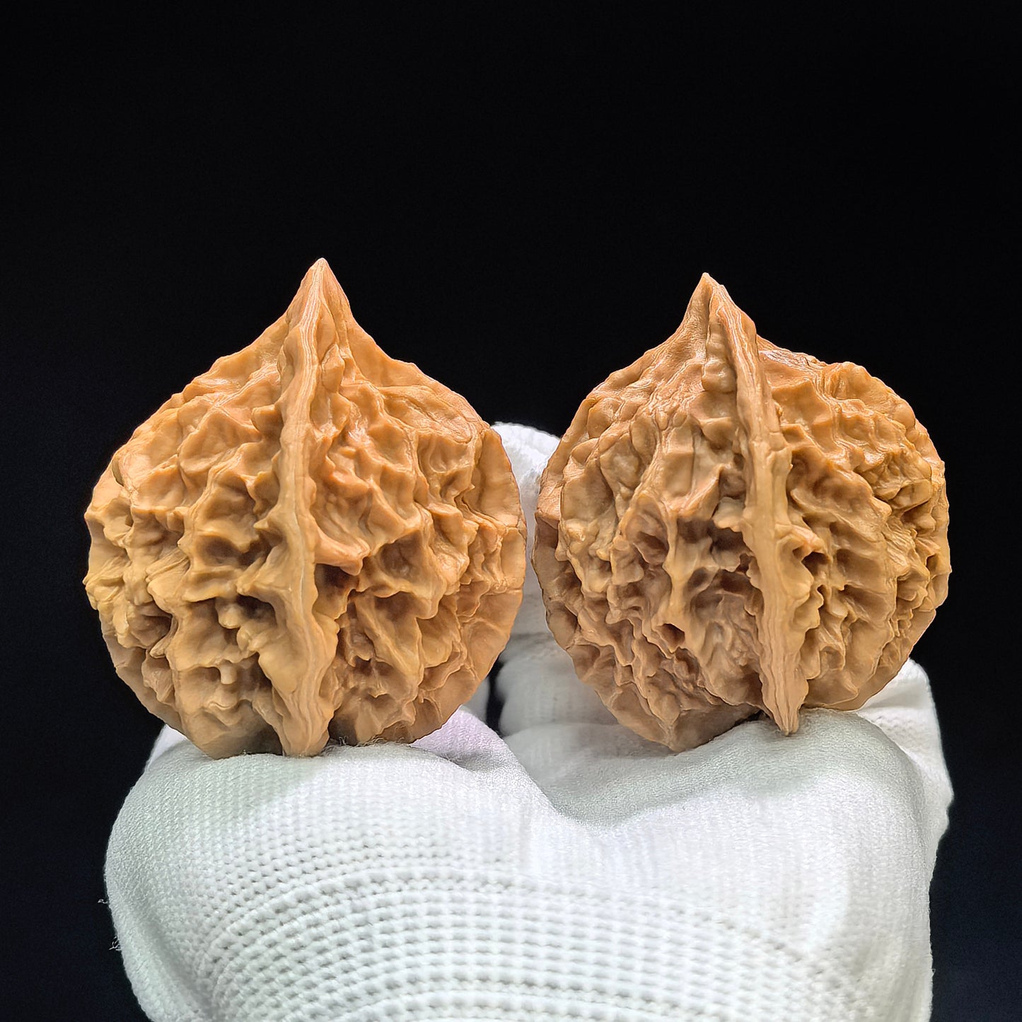 "Imperial Crown" Diwang DW-1601 Wenwan Walnuts Pair | 47.0mm x 46.0mm | DW-1601