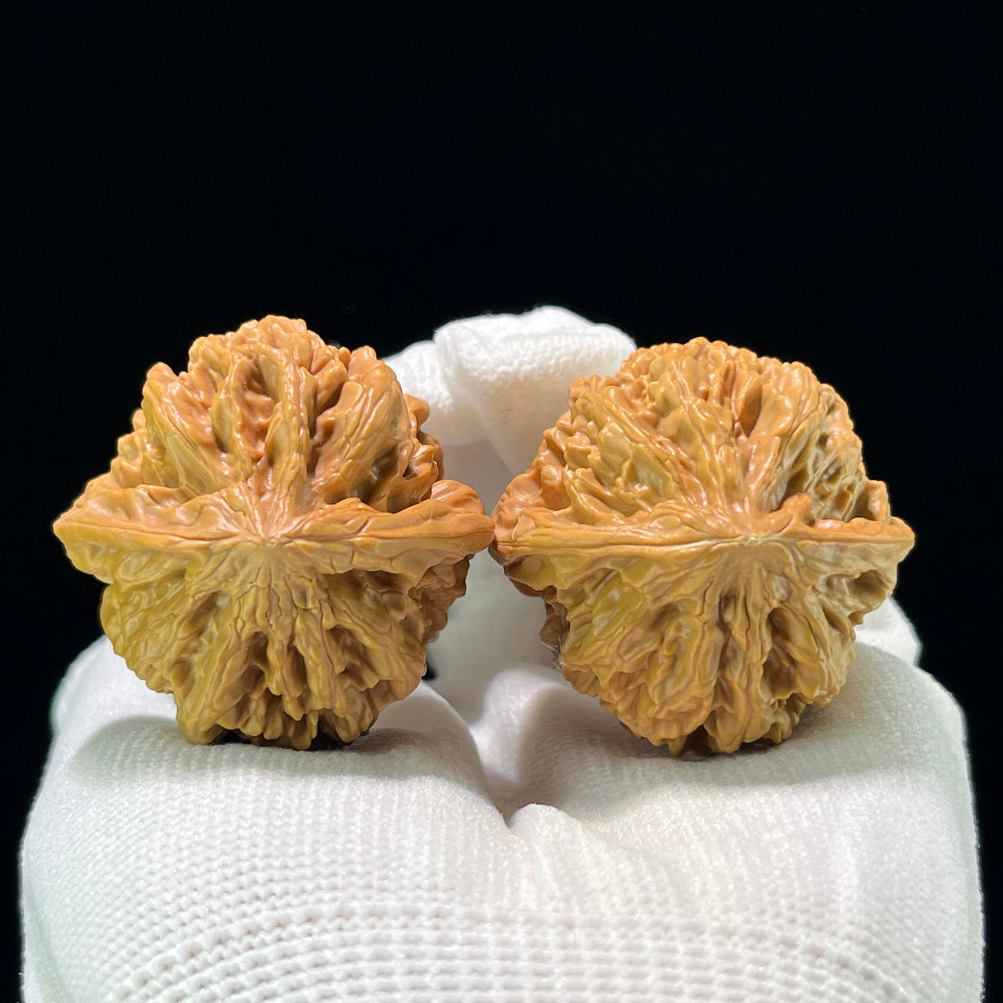 The "Wild Ox" (Ye Niu) Flawless Balanced Pair | 39.0mm x 39.0mm | YN-801