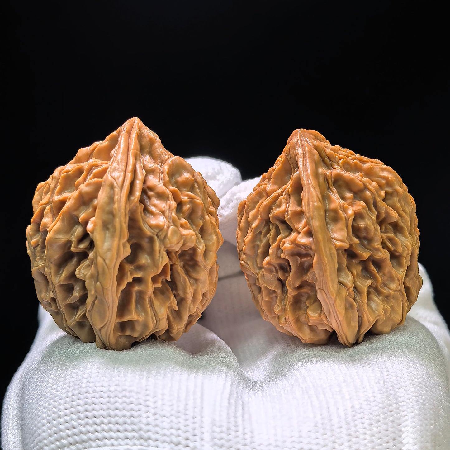 "Sky-Piercing Eight-Rib" Tongtian Ba TTB-1102 Low-Profile Wenwan Walnuts Pair | 35.0mm x 34.0mm | TTB-1102