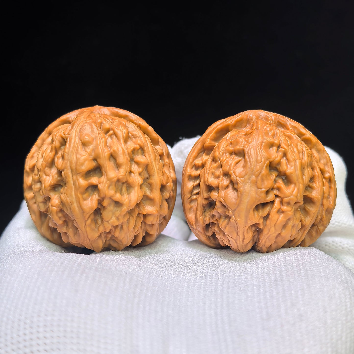 "Red Koi" Hongjinli Wenwan Walnuts Pair | 40.0mm x 42.0mm | HJL-1551C