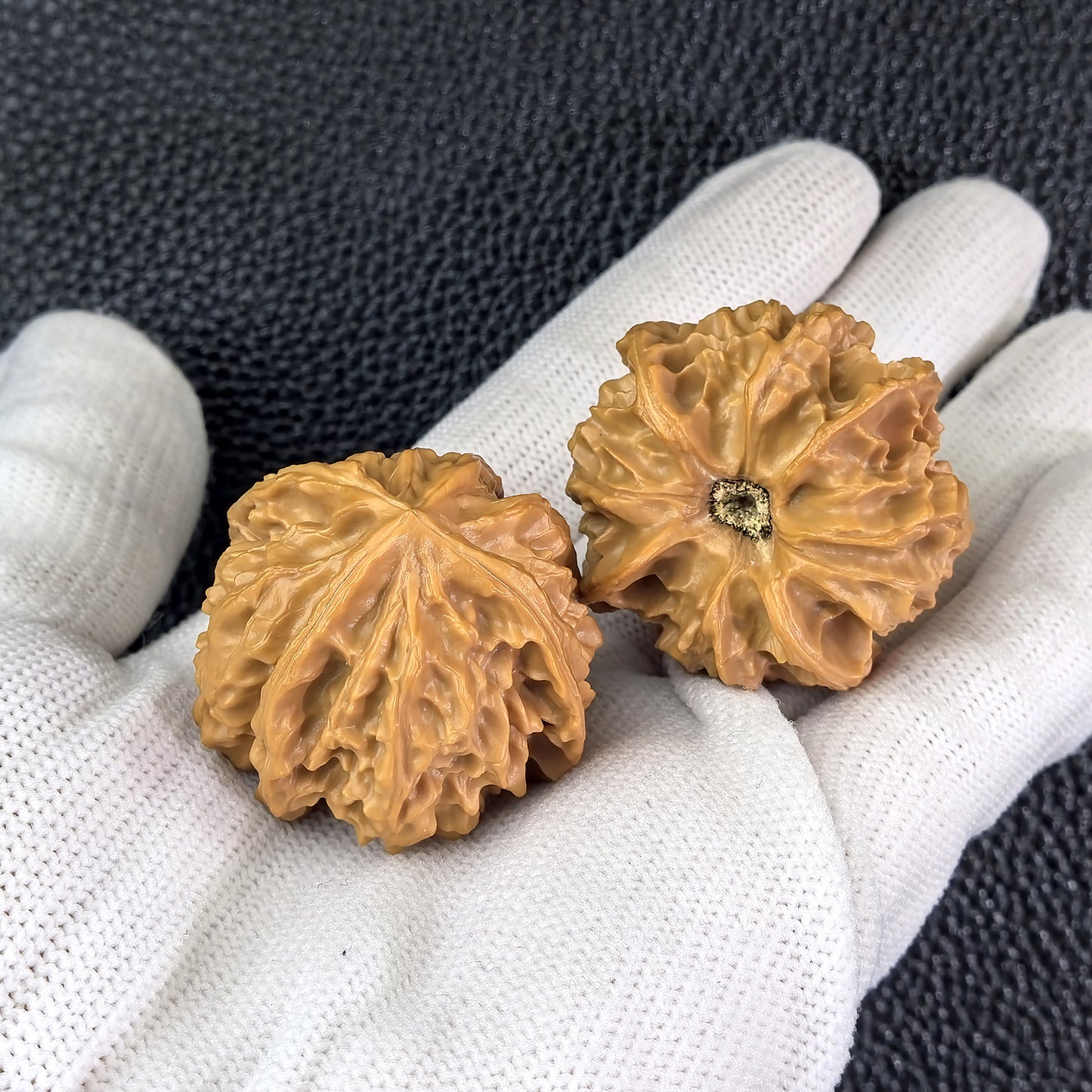 The "Qi San Four-Ridge" (Qi San Zheng Si Leng) Pair | 34.0mm x 33.0mm | QSZSL-301