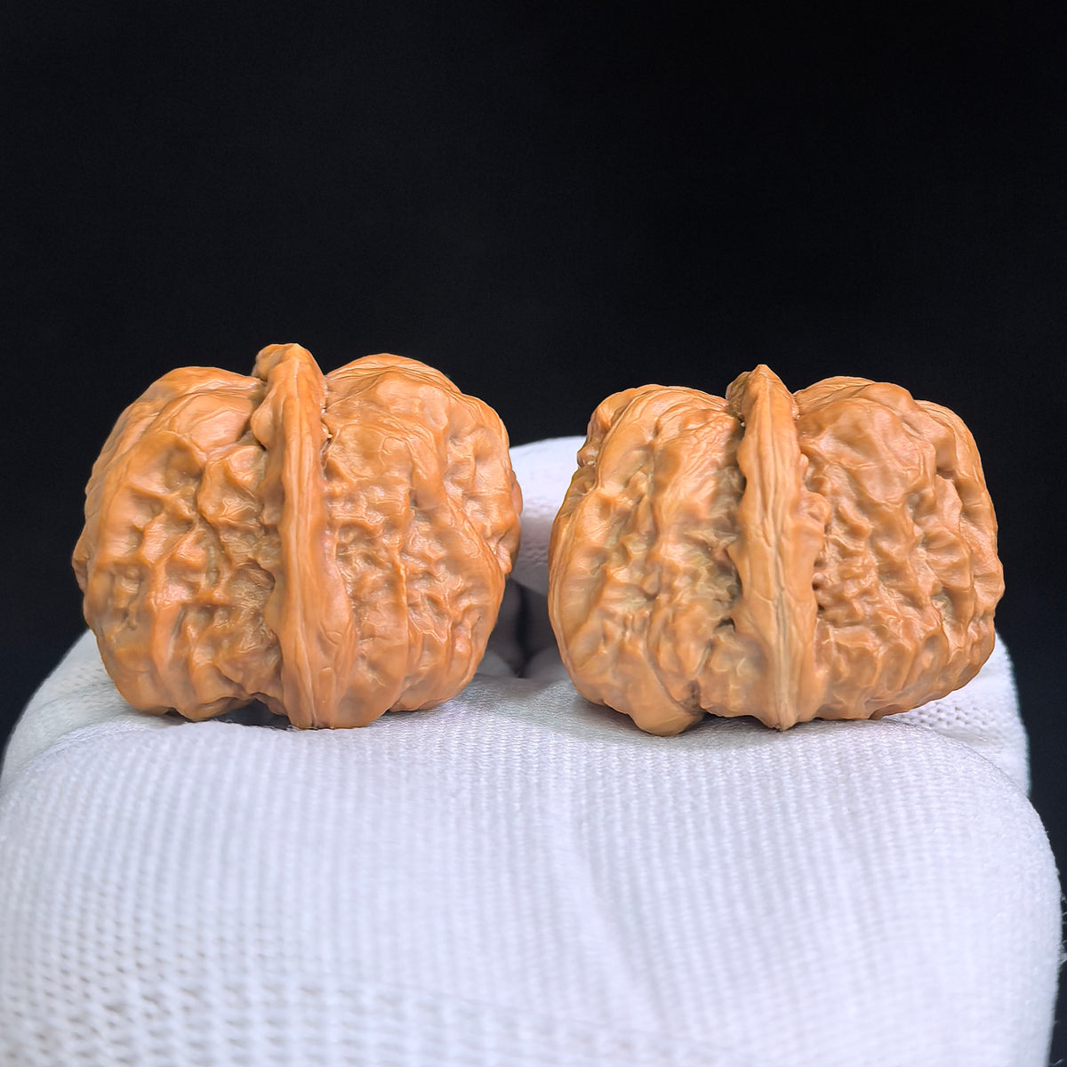 Compact Broad-Shouldered Hamatou Wenwan Walnut Pair | 39.0mm x 40.0mm | HMT-SY1G8